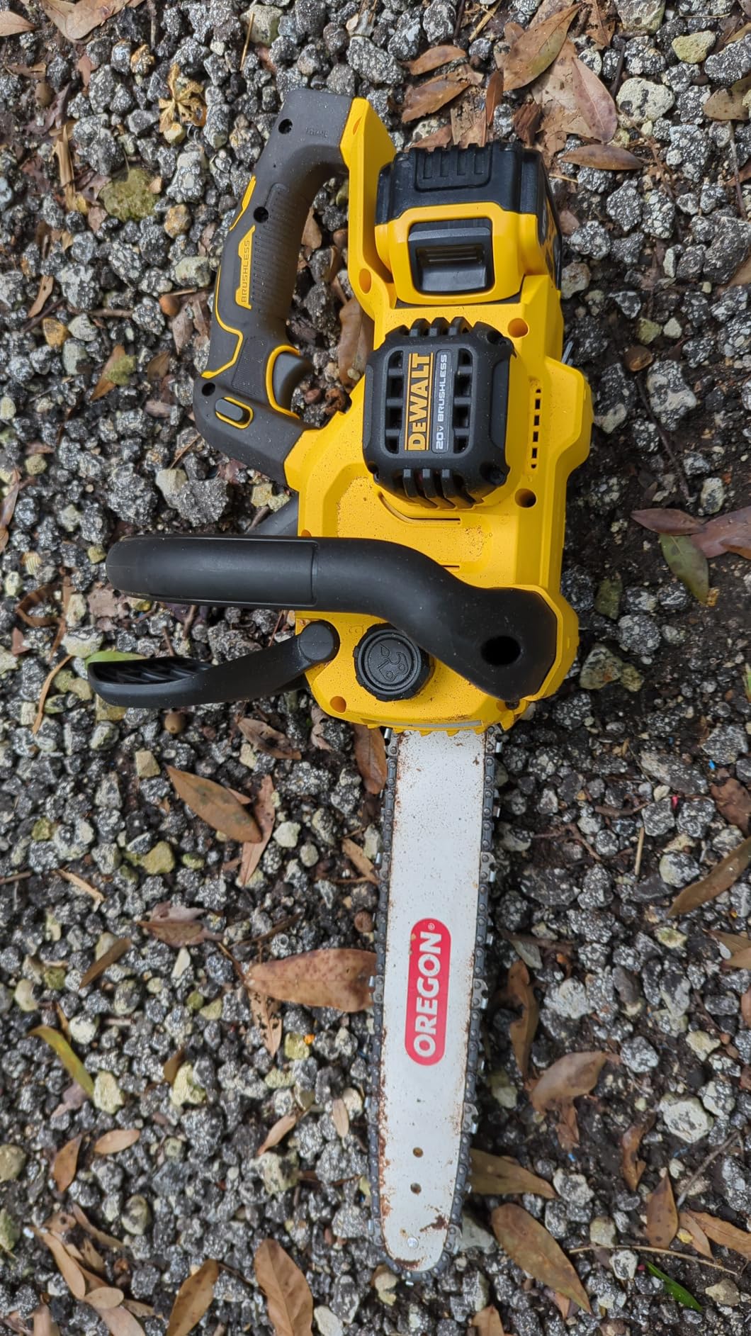 20V MAX 12 in. Cordless Battery Powered Chainsaw (Tool Only) customer photo 1