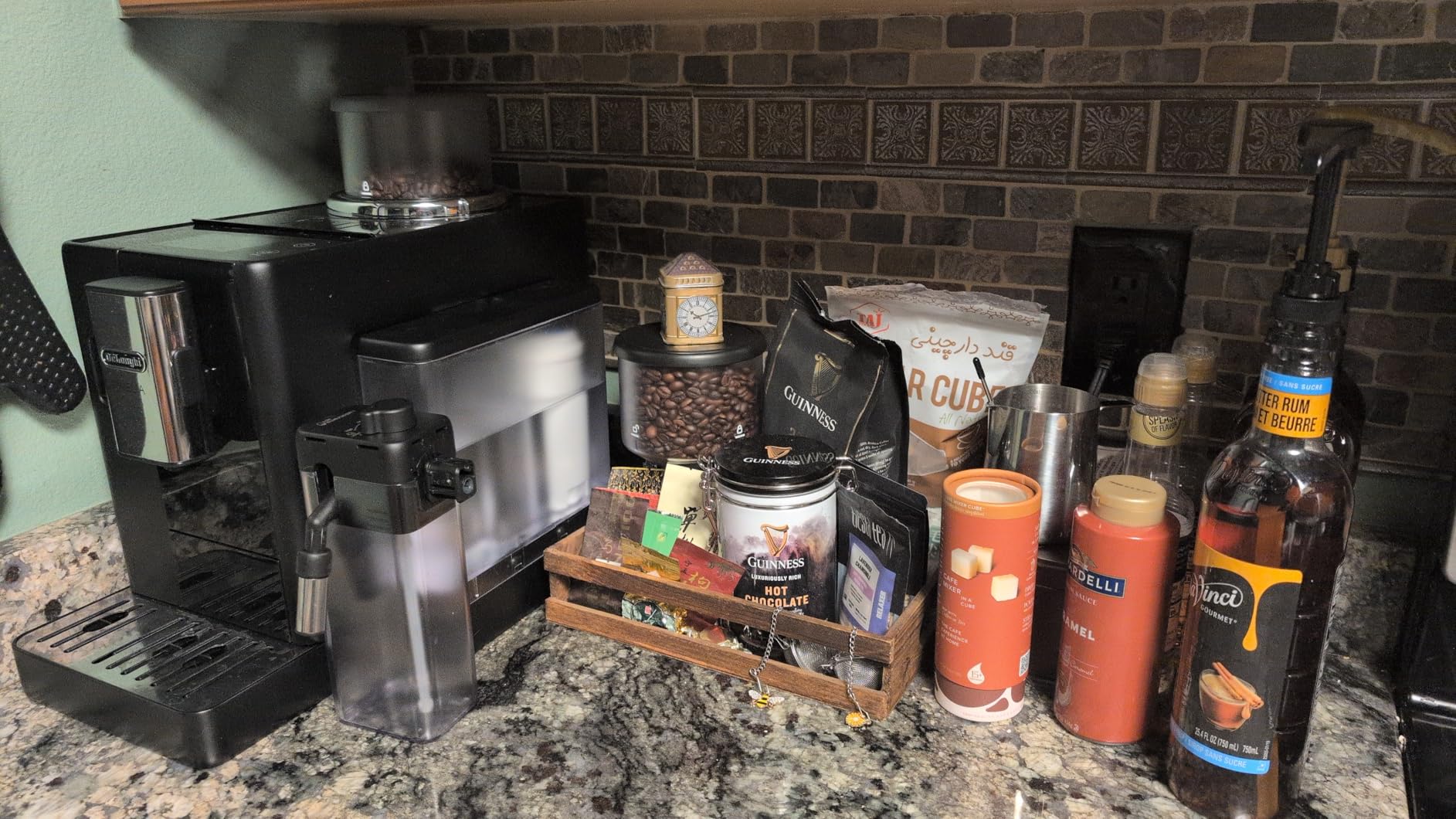 De'Longhi Rivelia Automatic Espresso Machine with Grinder & Milk Frother - All-in-One Coffee Maker, Hot & Iced Latte, Cappuccino, Bean Switch System, Burr Grinder, Compact Italian Design, Black customer photo 1