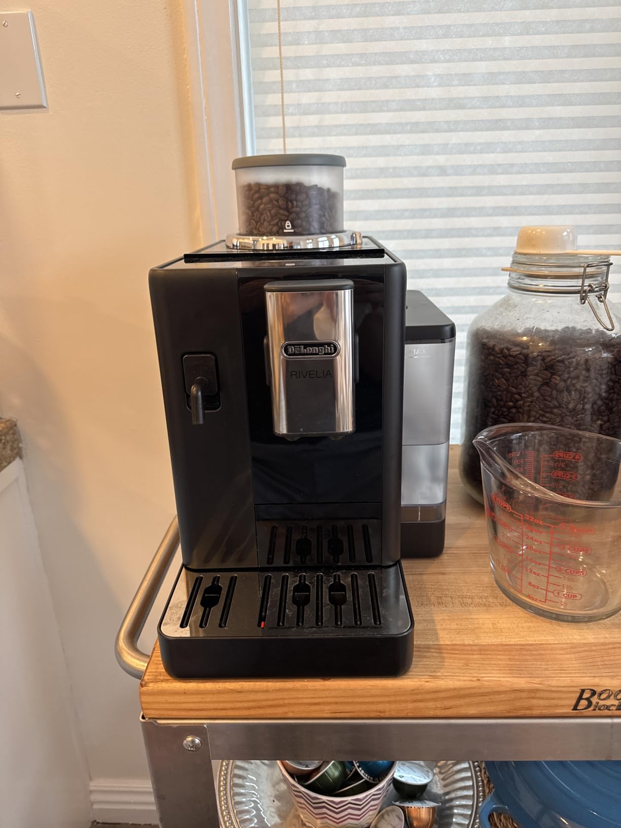 De'Longhi Rivelia Automatic Espresso Machine with Grinder & Milk Frother - All-in-One Coffee Maker, Hot & Iced Latte, Cappuccino, Bean Switch System, Burr Grinder, Compact Italian Design, Black customer photo 2