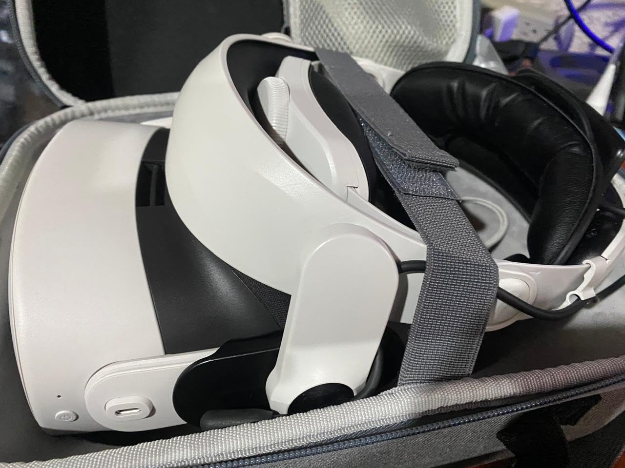 Quest 3S 128GB | VR Without Wires - Gorilla Tag Cardboard Monkenaut Bundle - Amazon Exclusive - Access to 100+ Games with a 3-Month Trial of Meta Horizon+ Included customer photo 2