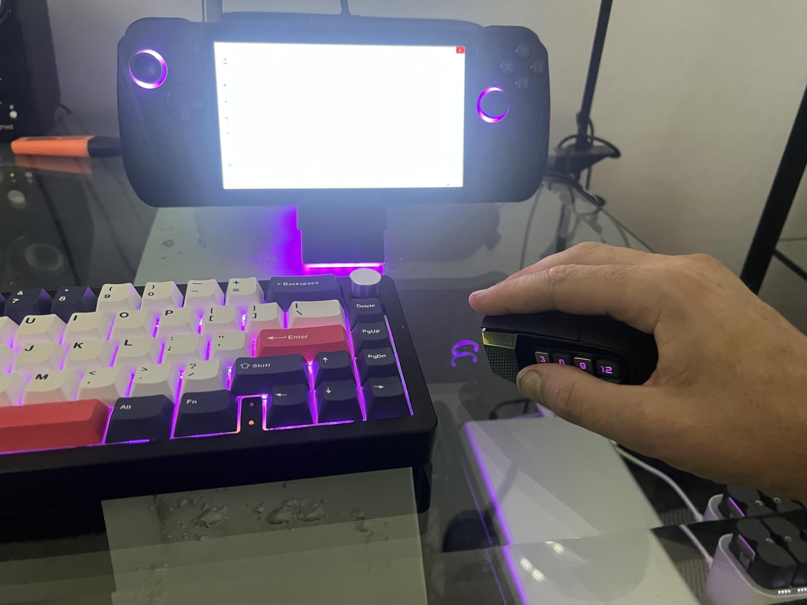 Corsair Scimitar Elite Wireless SE MMO PC Gaming Mouse - 33,000 DPI, 16 Programmable Buttons, Key Slider, 1,000Hz Polling, Up to 150-Hour Battery - Gunmetal customer photo 2