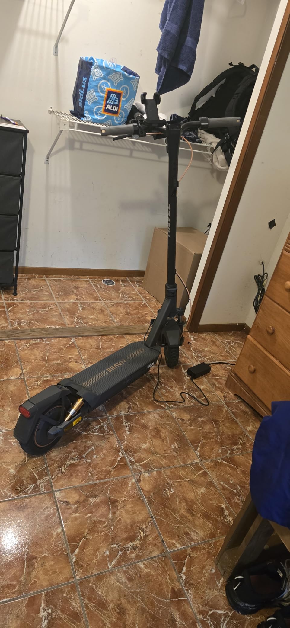 NAVEE GT3/ST3 Series Electric Scooter, 20/25 MPH Top Speed, 47/38/30 Miles Max Range, 1000W/1350W Motor with Dual Suspension, 10
