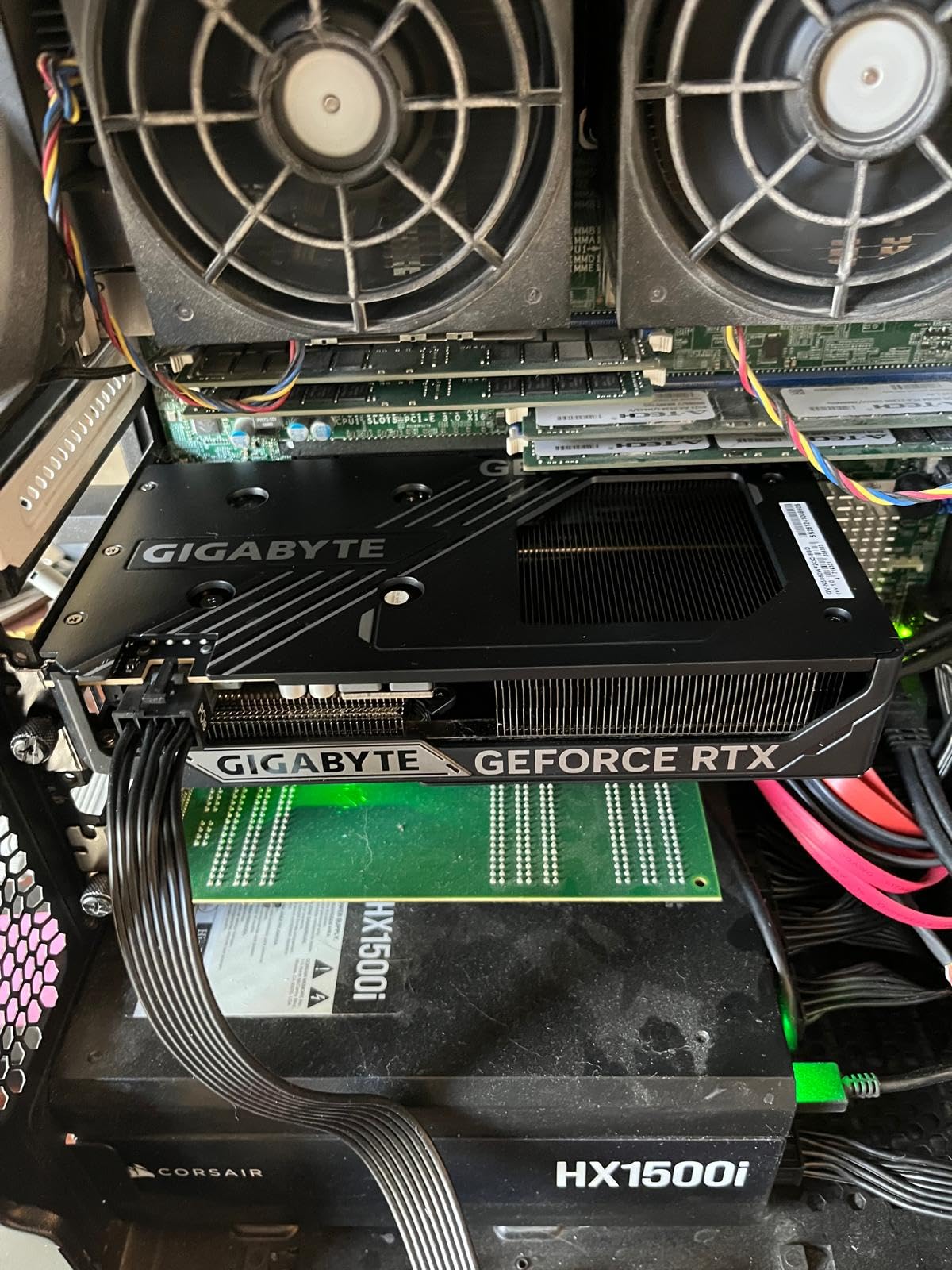 GIGABYTE GeForce RTX 5060 WINDFORCE OC 8G Graphics Card, 8GB 128-bit GDDR7, PCIe 5.0, WINDFORCE Cooling System, GV-N5060WF2OC-8GD Video Card customer photo 2