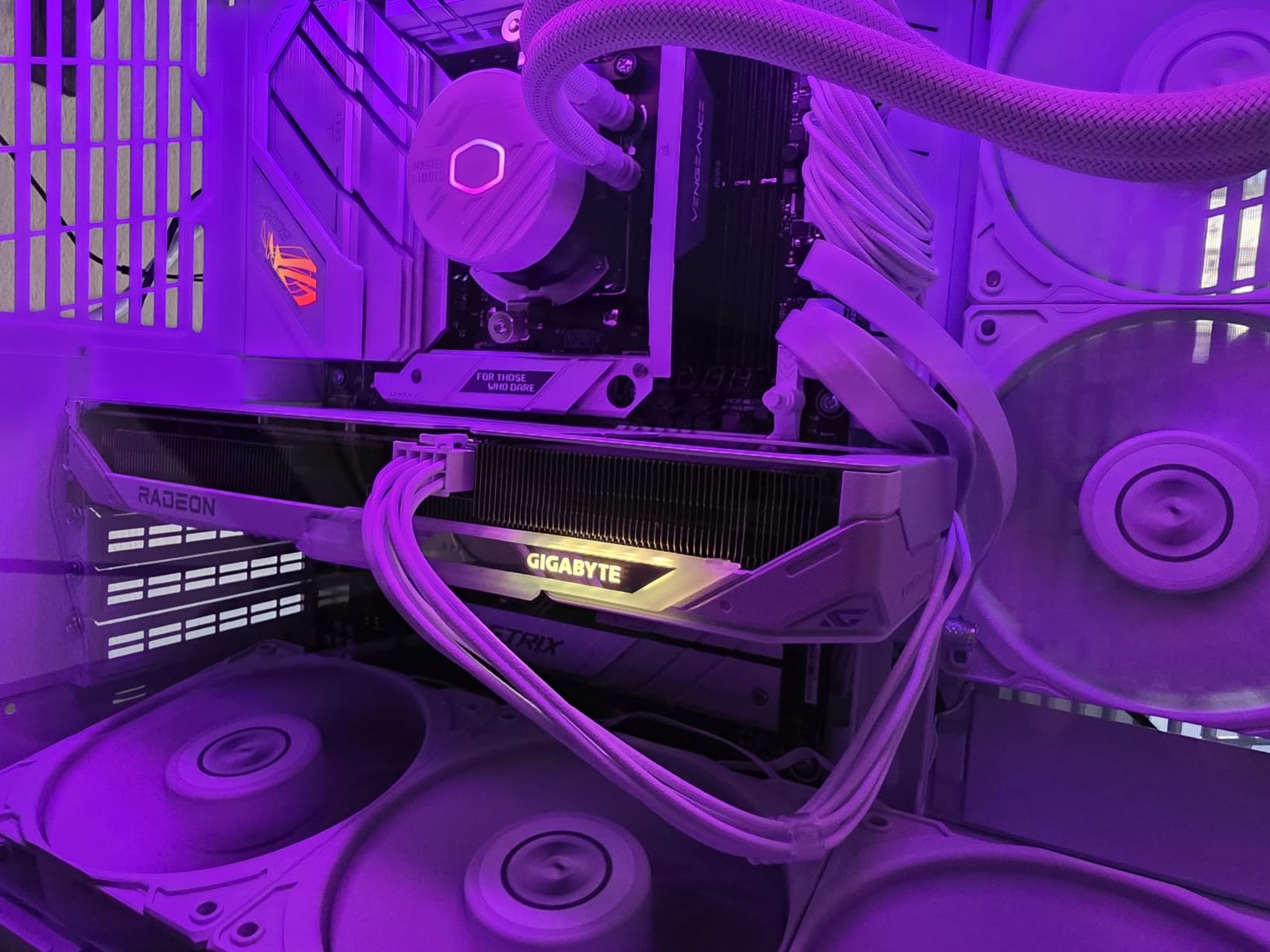 GIGABYTE Radeon RX 9060 XT Gaming OC 16G Graphics Card, PCIe 5.0, 16GB GDDR6, GV-R9060XTGAMING OC-16GD Video Card customer photo 2