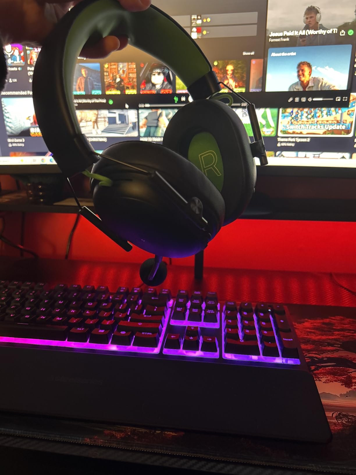 Razer BlackShark V3 X HyperSpeed Wireless Gaming Headset for Xbox: 50mm Drivers - Cardioid Mic - 2.4 GHz, Bluetooth, USB - Works with PC, Mac, PS5, Nintendo Switch - Long Battery Life - Black customer photo 1