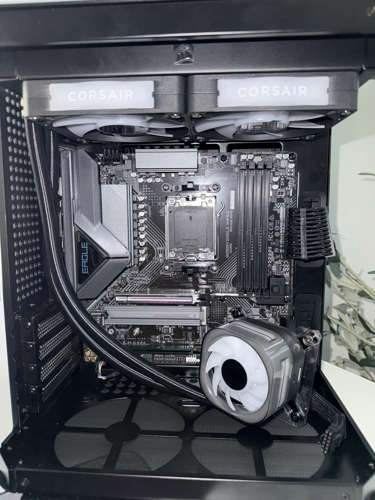GIGABYTE B850M Eagle WIFI6E AMD AM5 mATX Motherboard, Support AMD Ryzen 9000/8000/7000 Series, DDR5, 8+2+2 Power Phase, 2X M.2, PCIe 5.0, USB-C, WIFI6E, 2.5GbE LAN, EZ-Latch, 3-Year Warranty customer photo 1