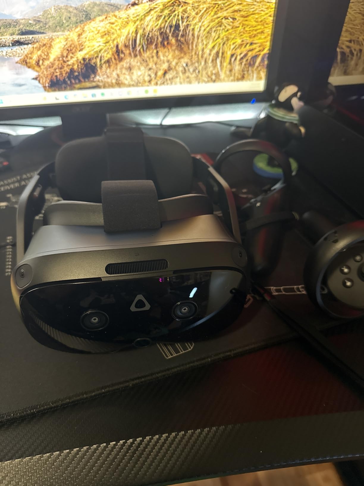 Vive Focus Vision Wired Bundle - XR Headset with DisplayPort PC VR Streaming Kit customer photo 1