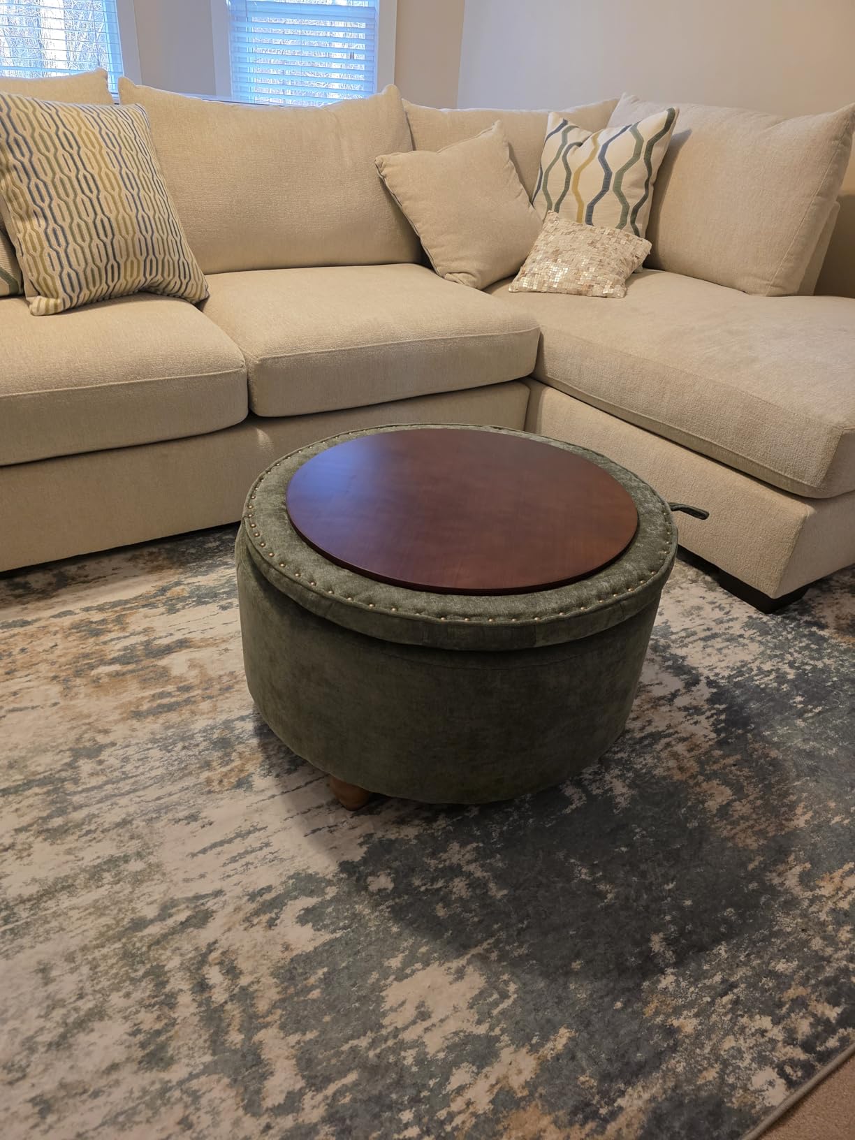 WUTUTUEE 30Inch Round Storage Ottoman with Tray, Modern Tufted Circle Coffee Table with Storage, Upholstered Ottoman with Removable Top for Living Room, Bedroom, Chenille Green customer photo 1