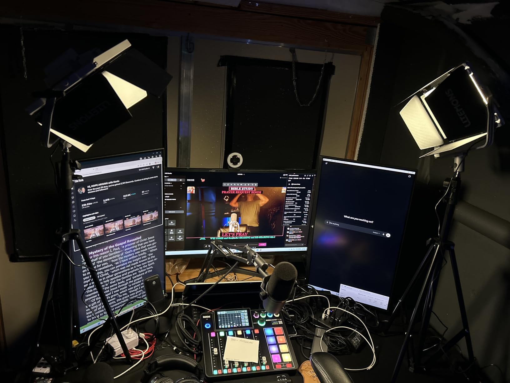 Godox LP600Bi 60W Bi-Color LED Light Panel 2-Light Kit, 2-Pack with Light Stand, Carrying Case, Battery Power, 2800-6500K, 9020lux@0.5m, APP Control for YouTube Video Recording, Live Streaming customer photo 2
