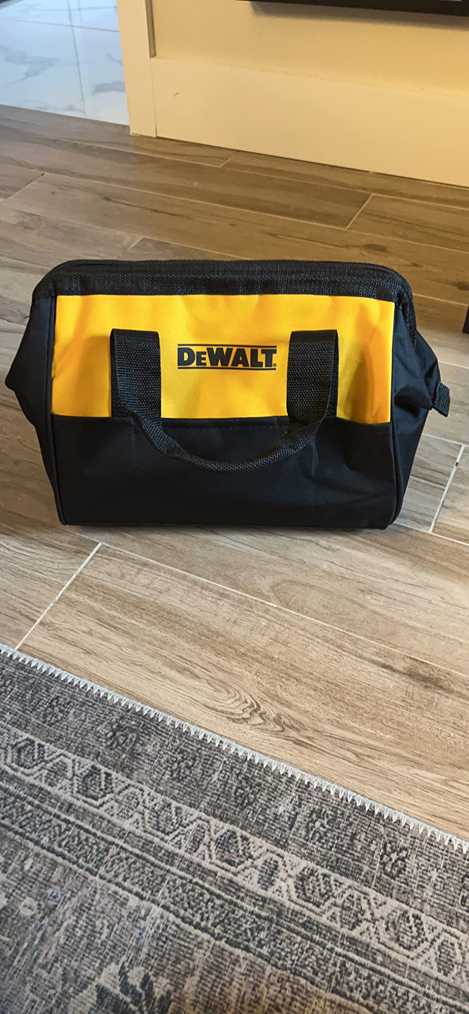 DEWALT Biscuit Joiner, 6.5 Amp, 10,000 RPM, Retractable 45 Degree Notch, for Depth Spots (DW682K) customer photo 2