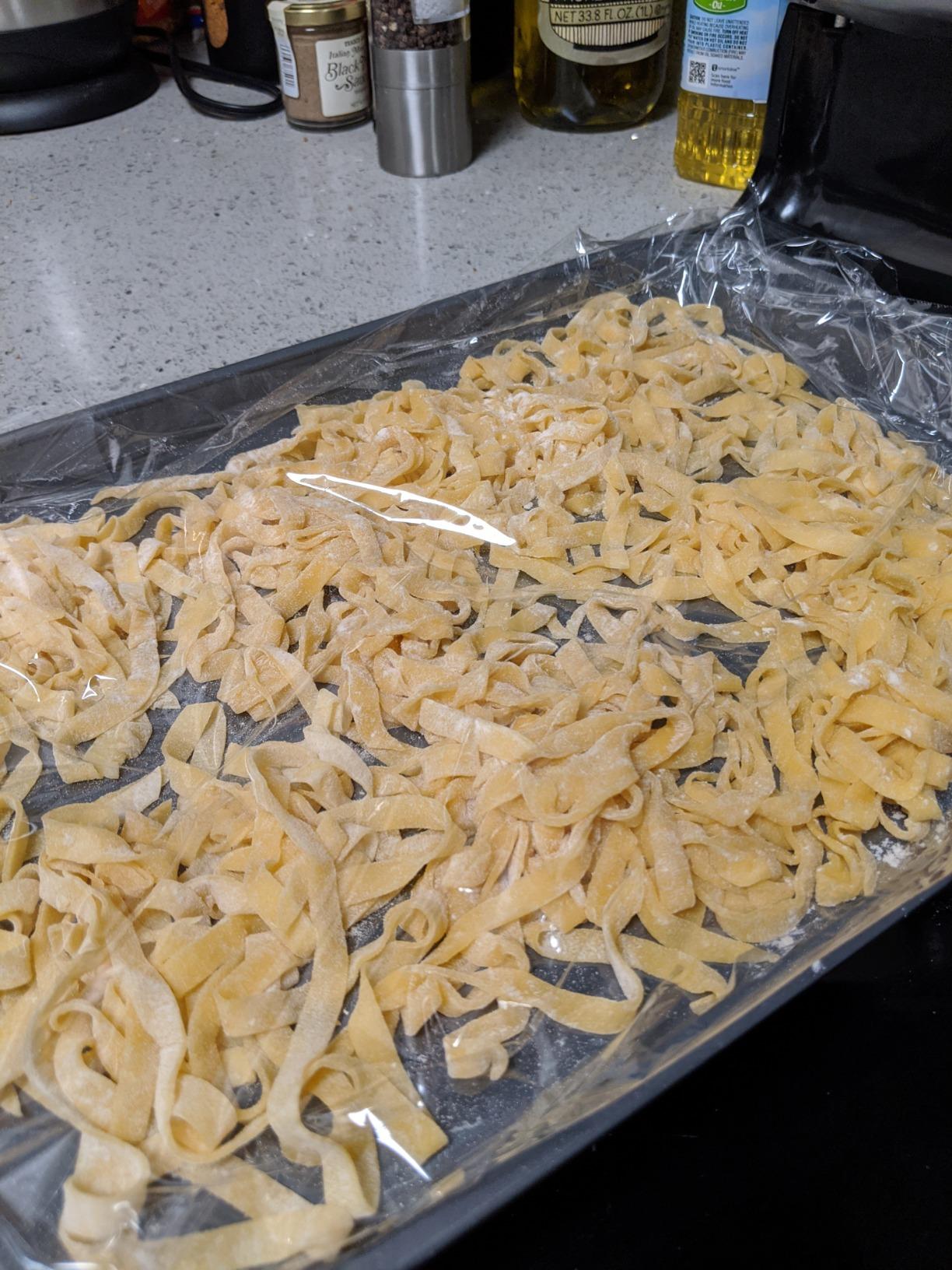 Imperia IPasta Classic Line. Pasta Machine 100% Made in Italy. Fresh pasta machine in steel. Manual roller with crank. Creates dough sheets for Lasagne, Tagliolini, Fettuccine. customer photo 2