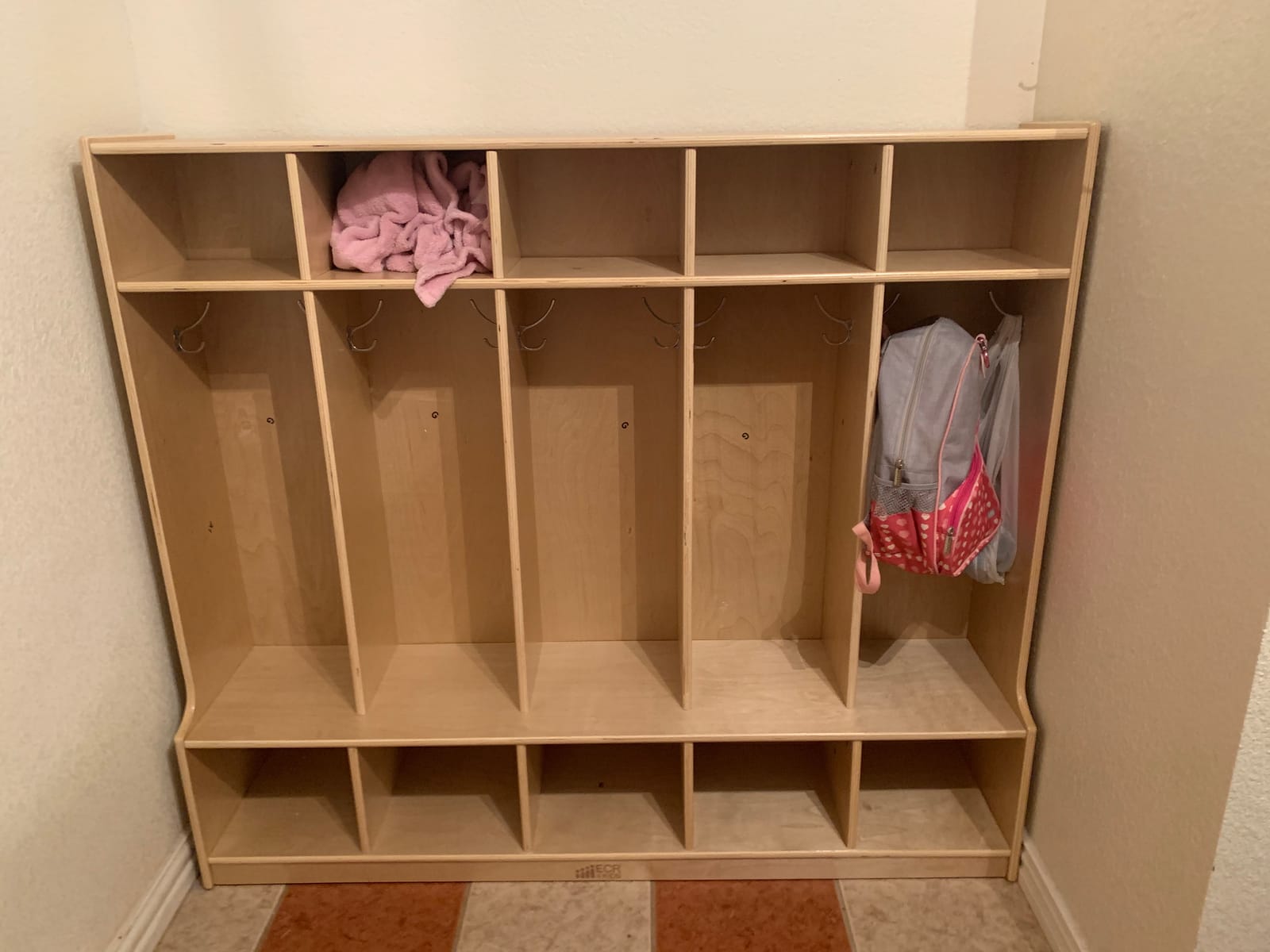 ECR4Kids 5-Section Coat Locker with Bench and Cubby Storage, Classroom Furniture, Natural customer photo 1