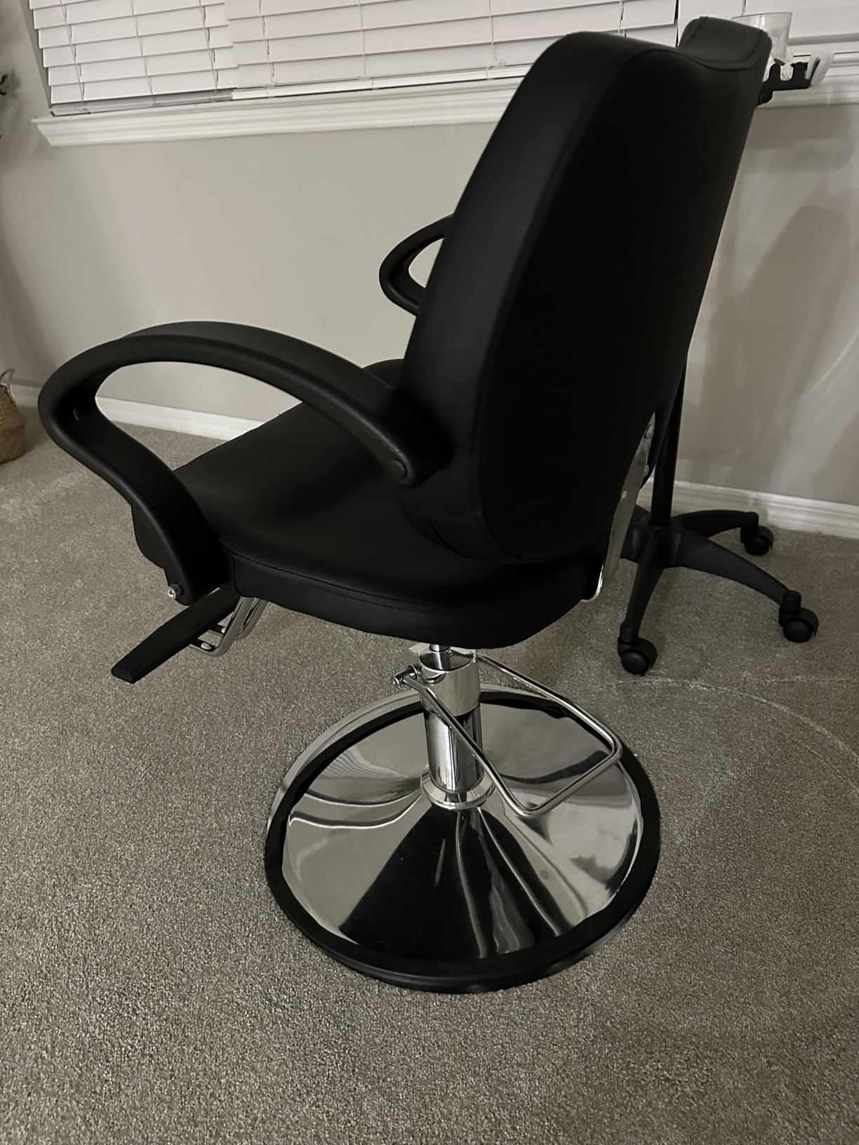 BestMassage Barber Chair Black PU Leather Styling Chair with Footrest and Adjustable Height, Anti-Slip Chrome Base, Heavy-Duty Steel Frame customer photo 2