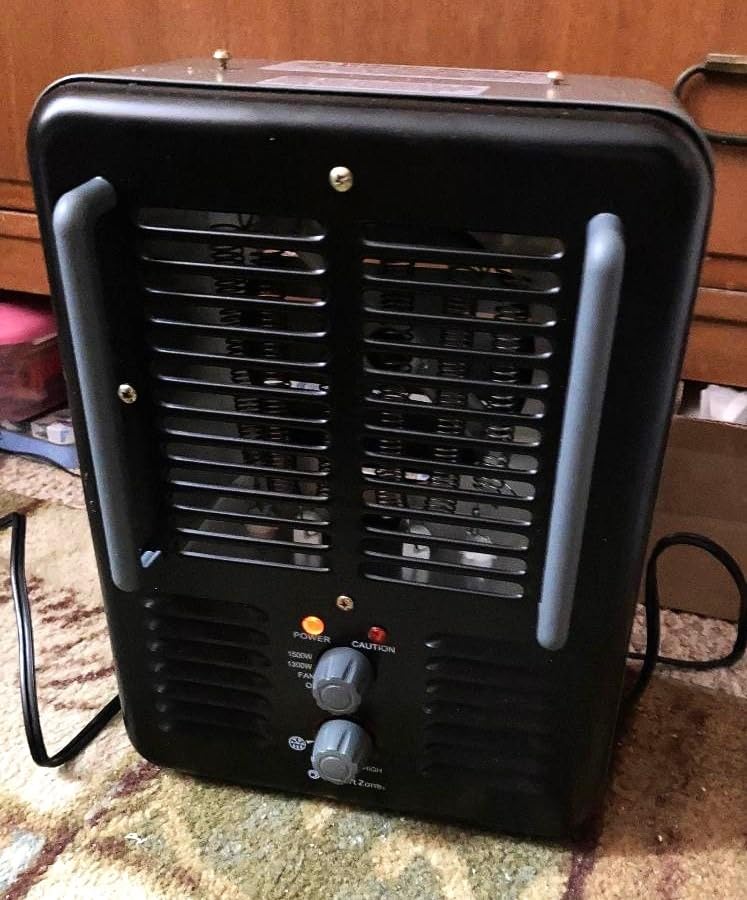 Comfort Zone Electric Portable Milkhouse Style Utility Space Heater with Adjustable Thermostat, Overheat Protection, and Safety Tip-Over Switch, Ideal for Garage or Greenhouse, 1500W, CZ798 customer photo 2