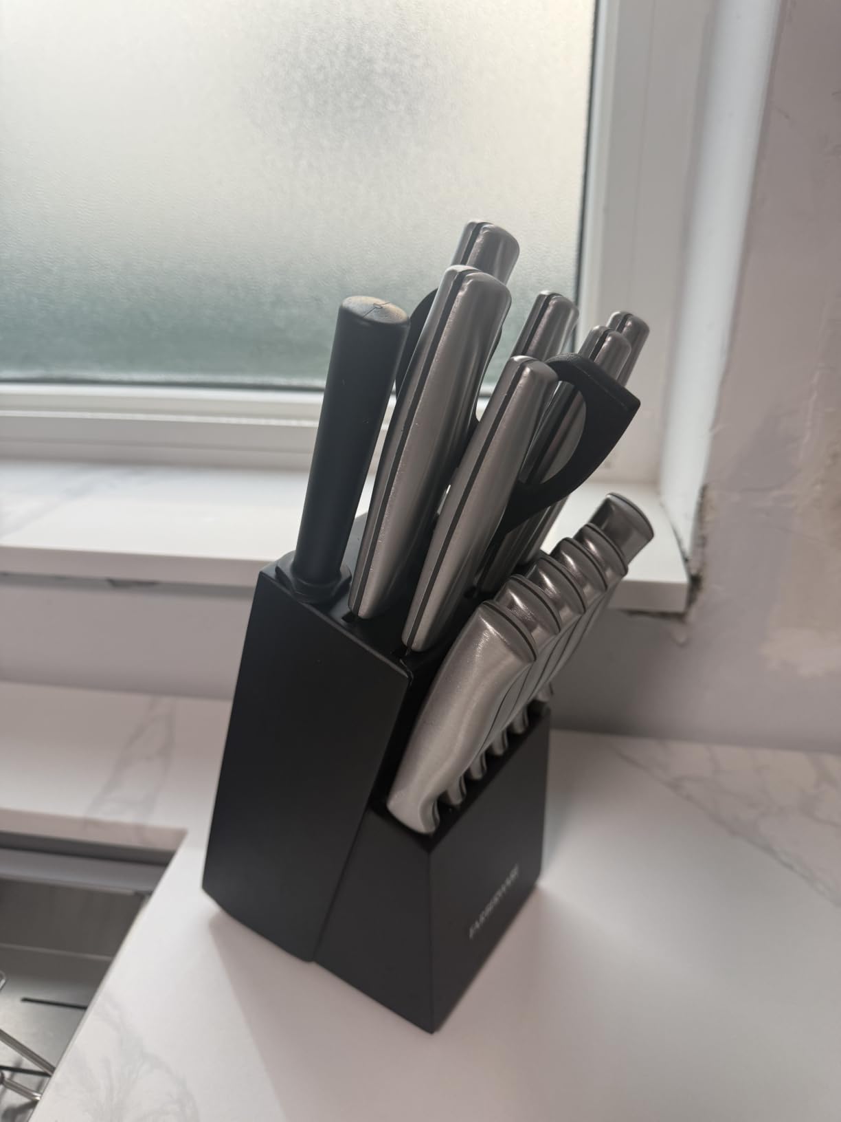 Farberware 15-Piece Kitchen Knife Set, High-Carbon Stainless Steel Blades with Wood Block, Steak Knives, Sharpening Tool & All-Purpose Shears, Razor Sharp, Ergonomic Stainless Steel Handles customer photo 1