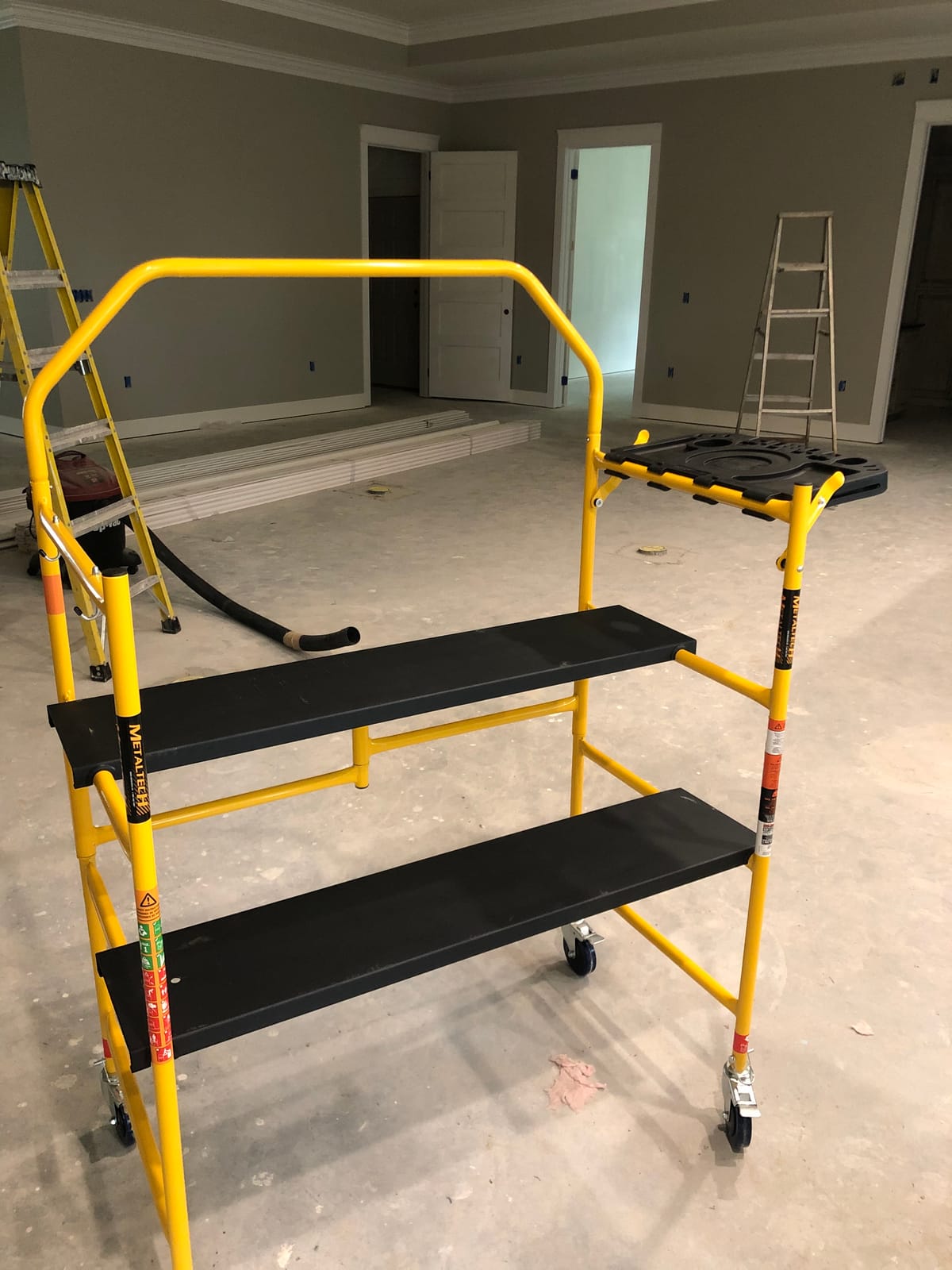 MetalTech 4 Ft Scaffolding Platform, Adjustable, Foldable and Rolling Scaffold Platform with 4-Inch Locking Wheels for Construction & DIY Projects customer photo 2