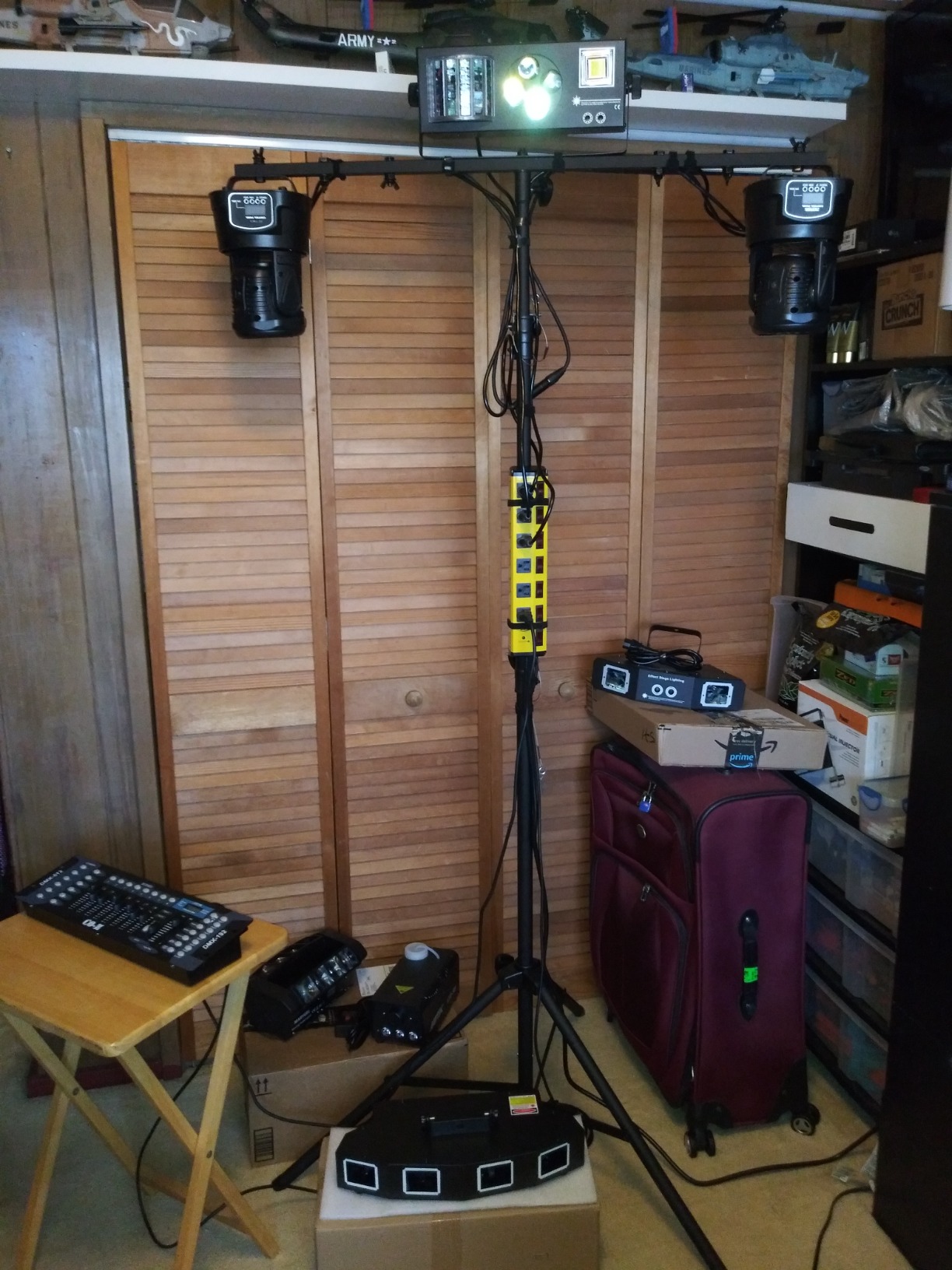 CHAUVET DJ CH06 Lightweight Lighting Stand w/T-Bar (50lb Capacity) customer photo 1