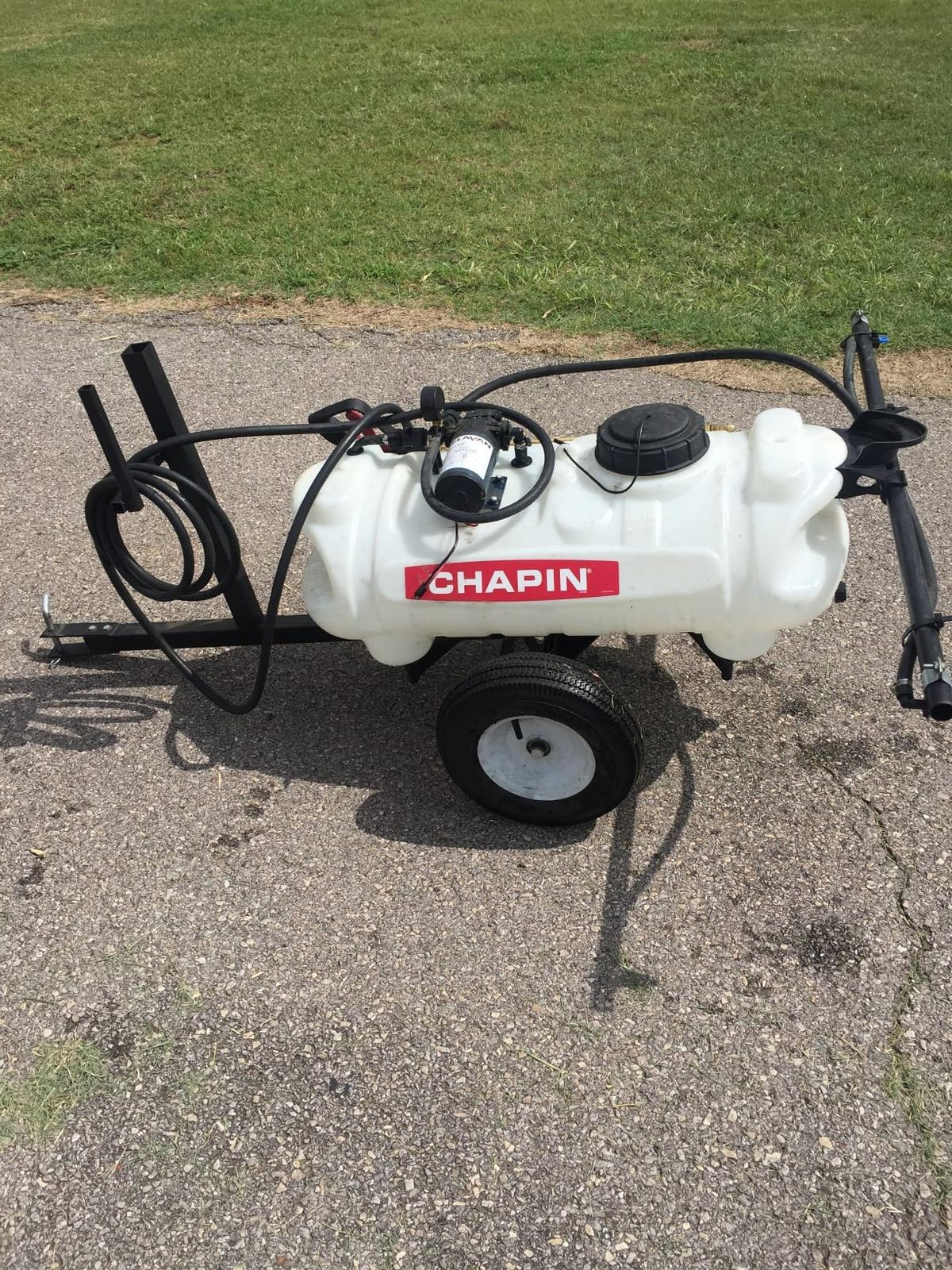 CHAPIN International 97600 15-Gallon, 12-Volt EZ Tow Dripless Fertilizer, Herbicide and Pesticide Sprayer customer photo 1