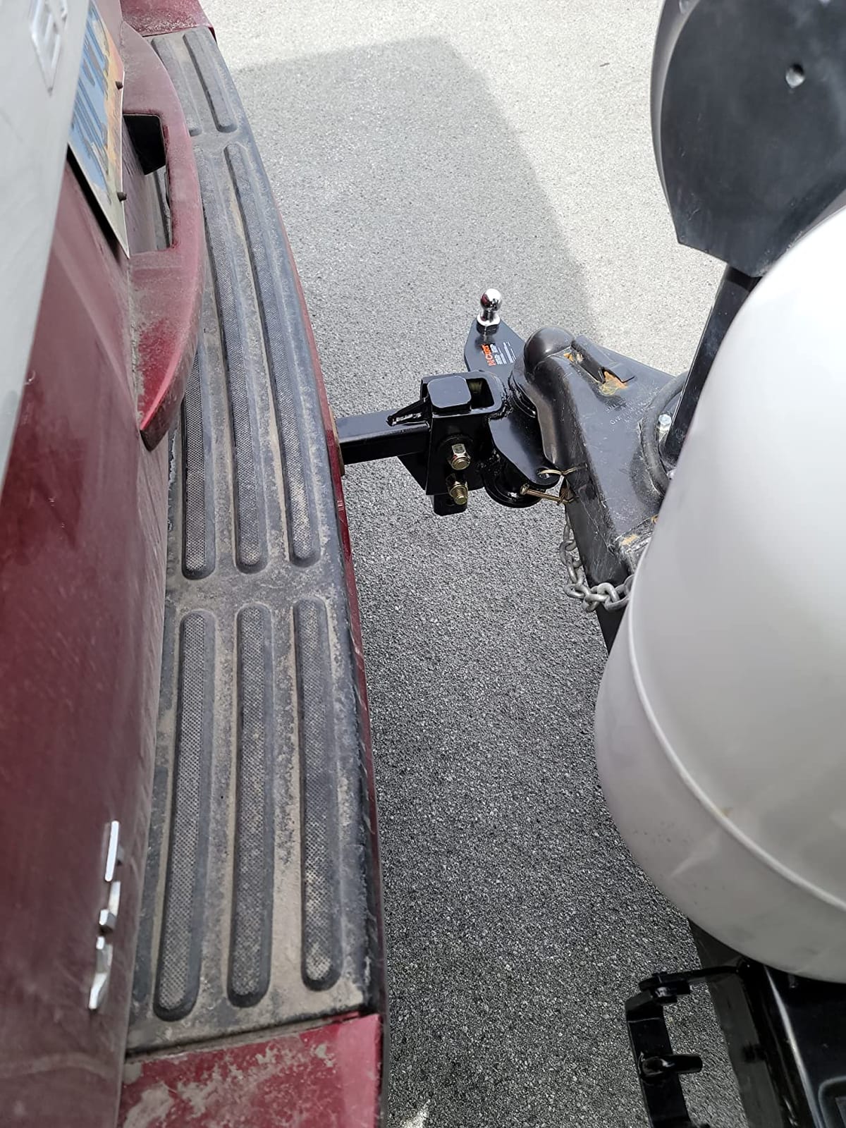 CURT 17063 Round Bar Weight Distribution Hitch with Sway Control, 14,000 lb | 1,000-1,400 lb Tongue Weight, Lubrication Zerk, Forged Spring Bars, 2