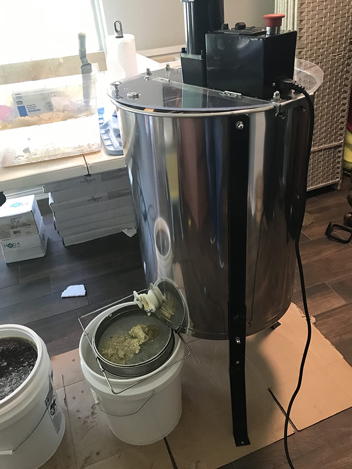 VIVO Electric Honey Extractor 8 Frame Rack, BEE-V004E | 4 Deep Frames, Food Grade, Stainless Steel, Honey Processing Equipment, Powered Honeycomb Drum Spinner, Transparent Lid customer photo 2