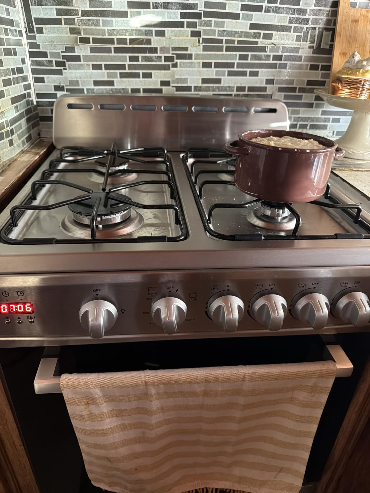 Avanti Compact Gas Range Oven 24-Inch with 4 Sealed Burners, Automatic Electronic Ignition, Large 2.6 cu.ft. Oven, Storage Drawer, Glass Door and Oven Light, Stainless Steel customer photo 1
