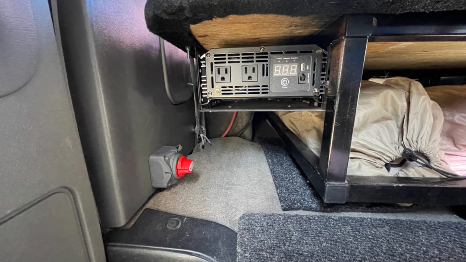 Renogy 200W 12V N-Type RV Solar Panel Kit with Adventurer 30A Controller | Adventurer 30A LCD PWM Charge Controller + Mounting Brackets for RVs, Boats, Trailers, Campers, Marine & Off-Grid Systems customer photo 2
