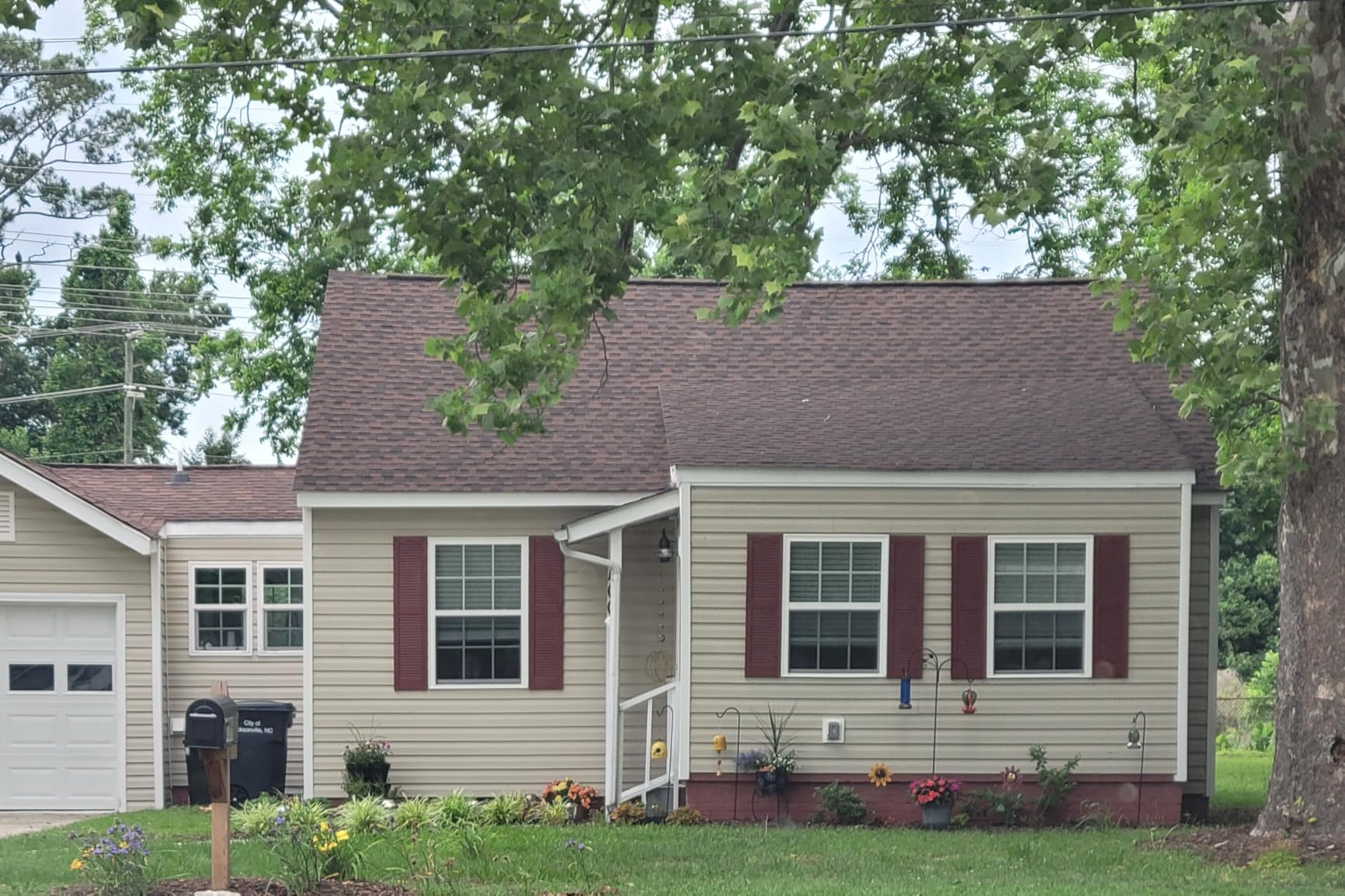 Ekena Millwork Lifetime Vinyl LL1S14X04800BL Standard Cathedral Top Center Mullion, Open Louver Vinyl Shutters, w/Installation Shutter-Lok's & Matching Screws (Per Pair), 14 1/2