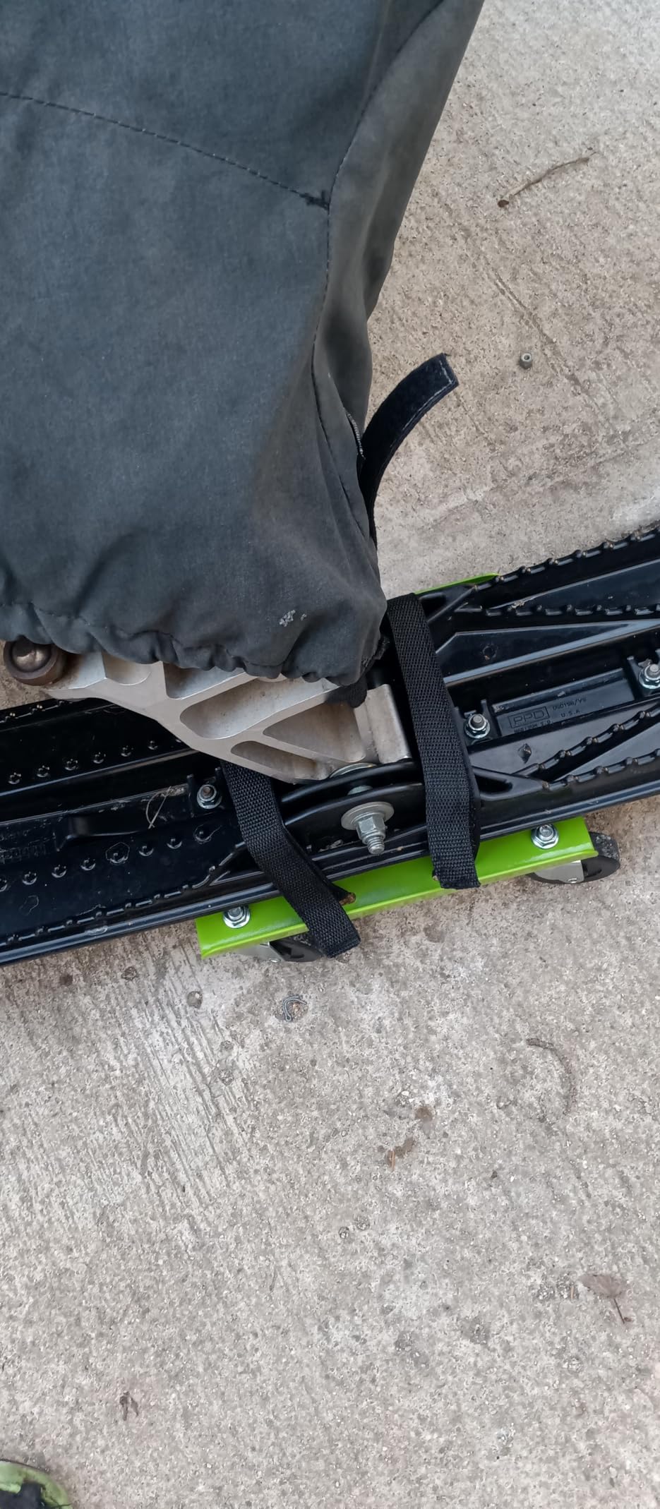 Snowmobile Dolly Heavy Duty Carries up to 1500 lbs (682 kg) V-Slide with 2.5