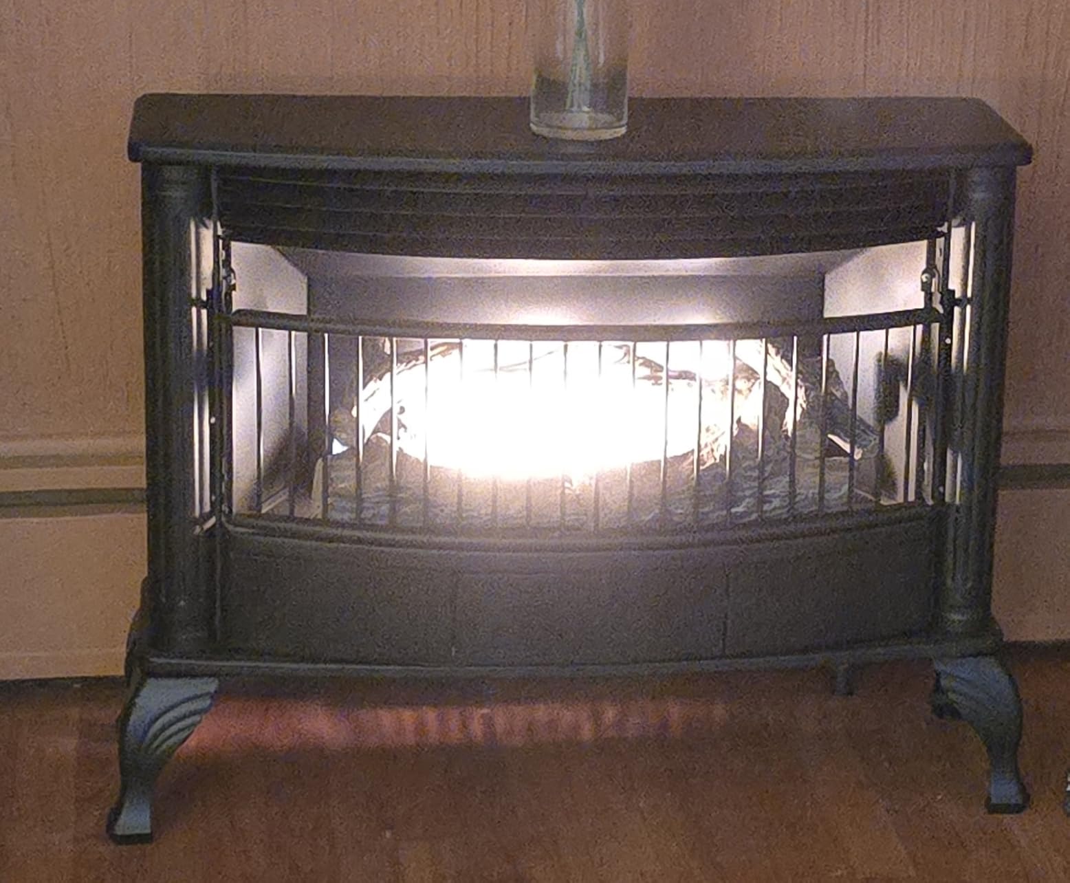 ProCom Ventless 25,000 BTU Free Standing Dual Fuel Fireplace with Built In Thermostat Control - Heats up to 1,100 Sq Ft customer photo 2