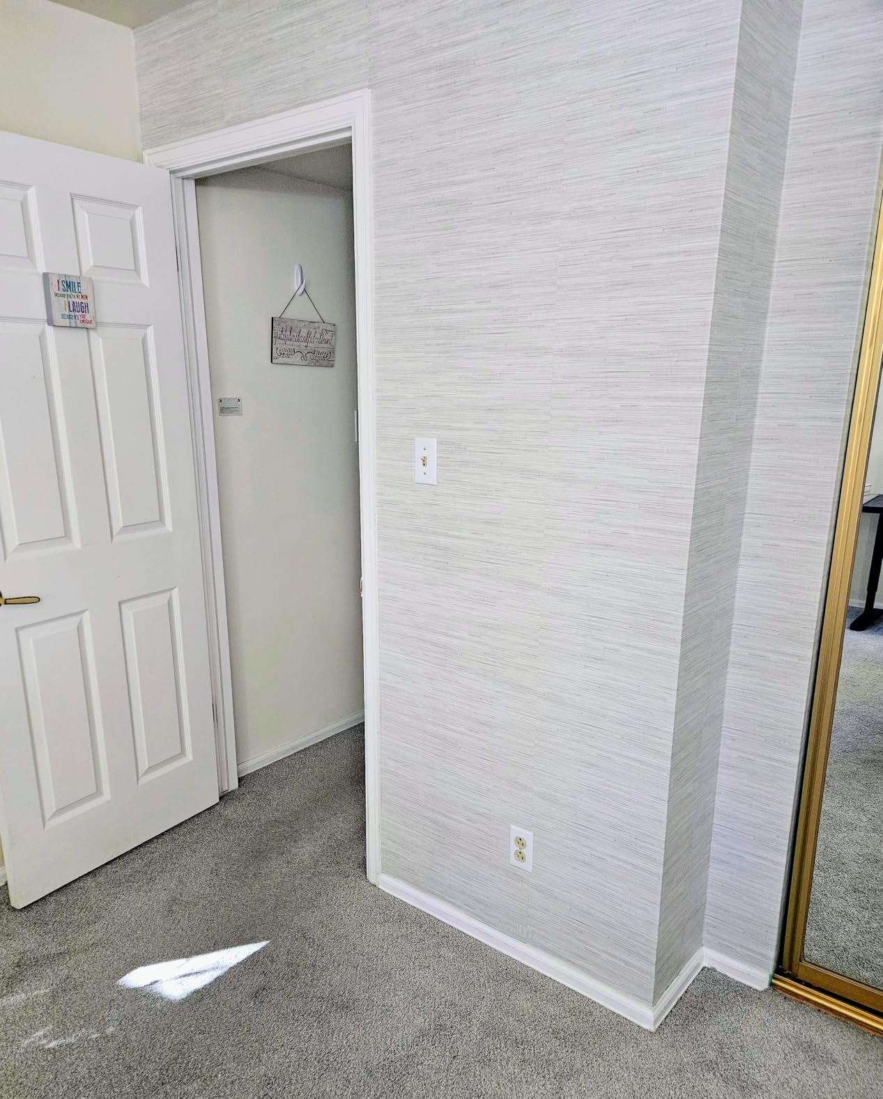 NuWallpaper Neutral Grasscloth Peel and Stick Wallpaper, Textured Removable Wallpaper, Renter-Friendly, 20.5 in x 18 ft customer photo 2