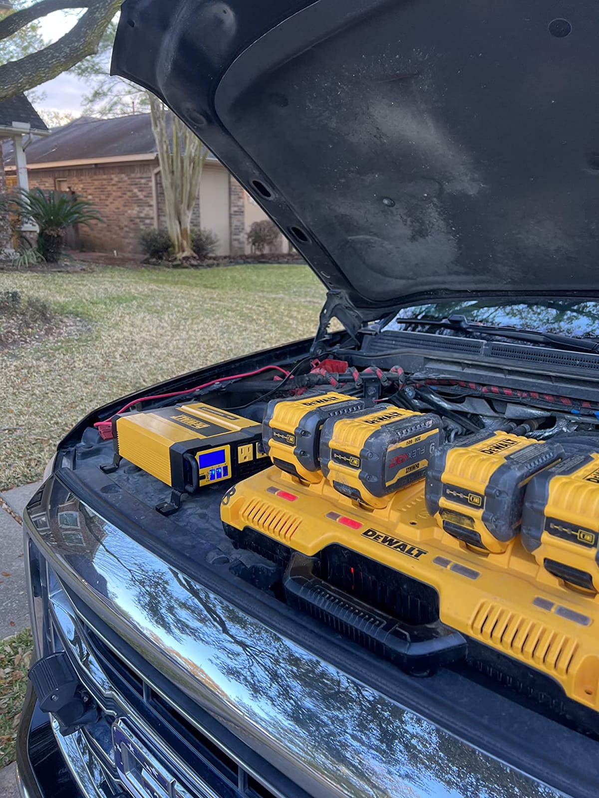 DEWALT DXAEPI1000 Power Inverter 1000W Car Converter with LCD Display: Dual 120V AC Outlets, 3.1A USB Ports, 12V DC Adapter, Battery Clamps customer photo 1