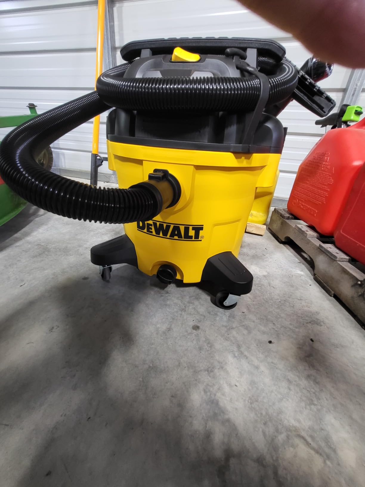 DEWALT 10 Gallon Poly Wet Dry Vacuum, 5.5 HP Shop Vacuum 120V 90 CFM for Jobsite, Work Shop, Comerical Area, Garage/Warehouse etc, 10 Ft Cord Model DXV10P customer photo 2