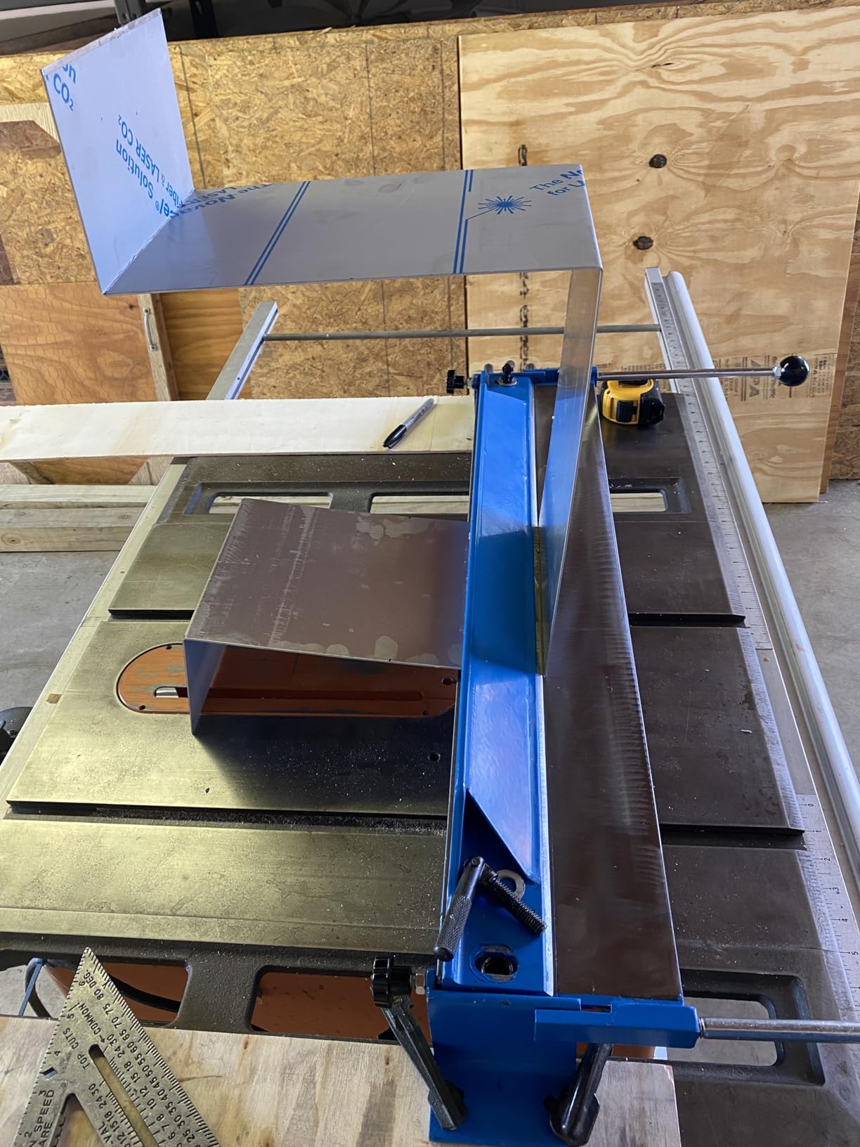 KF5002 Steel Bending Brake Sheet Metal Bender Metal Folder 28 Inch (730mm) 18 Ga (1.2mm) Capacity customer photo 2