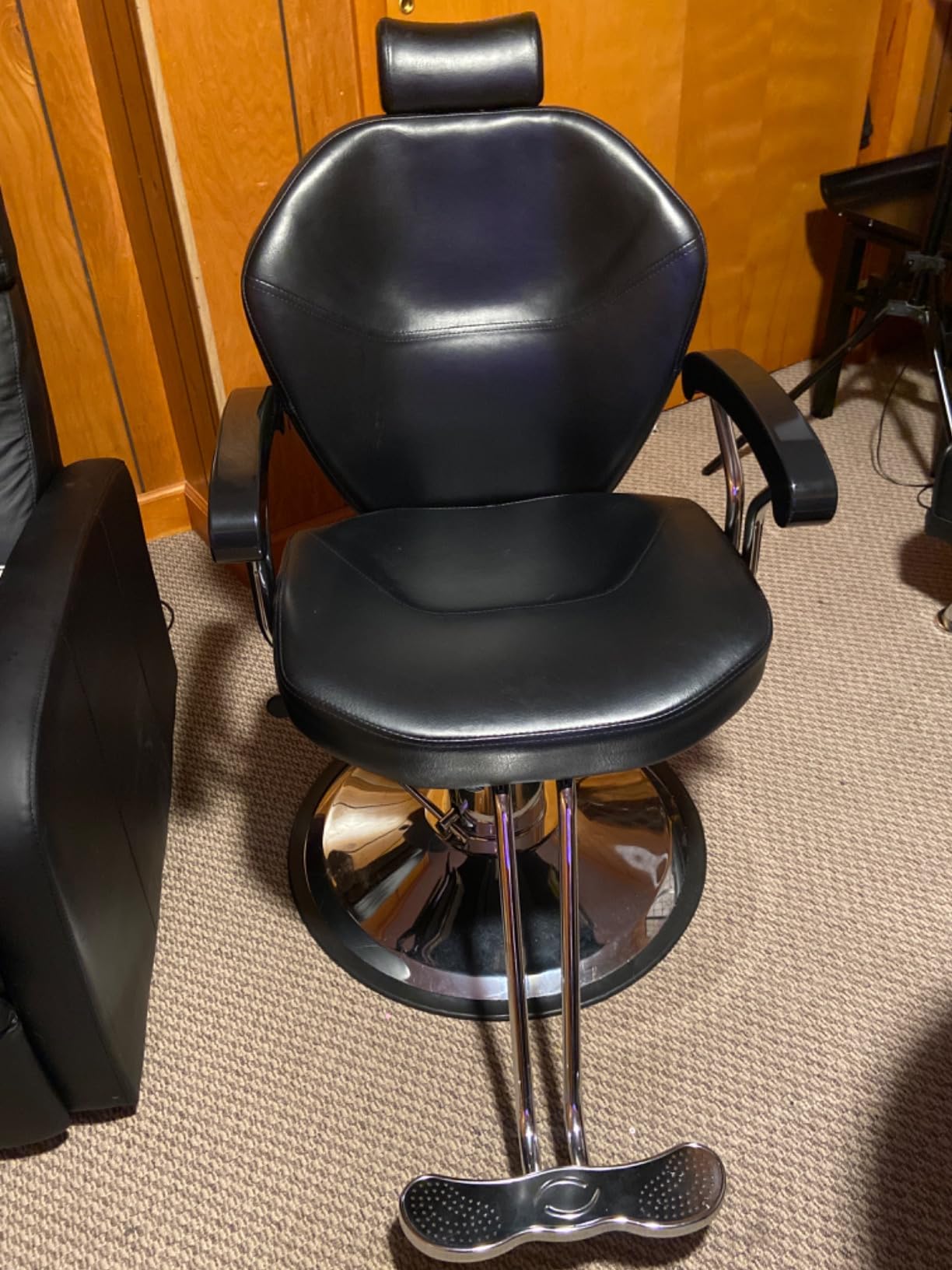 Artist hand Professional Barber Chair, Hydraulic Reclining Salon Chair, Heavy Duty Hydraulic Pump, 360 Swivel, Adjustable Height, 20 Inch Wide Seat customer photo 1