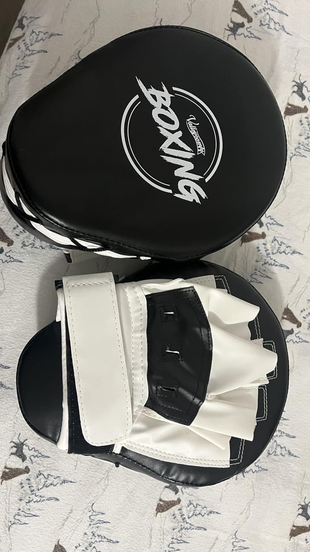 Valleycomfy Boxing Pads Curved Focus Punching Mitts for Men Women | Leatherette Training Hand Pads, Ideal for Karate, Muay Thai Kick, Sparring, Dojo, Martial Arts customer photo 1
