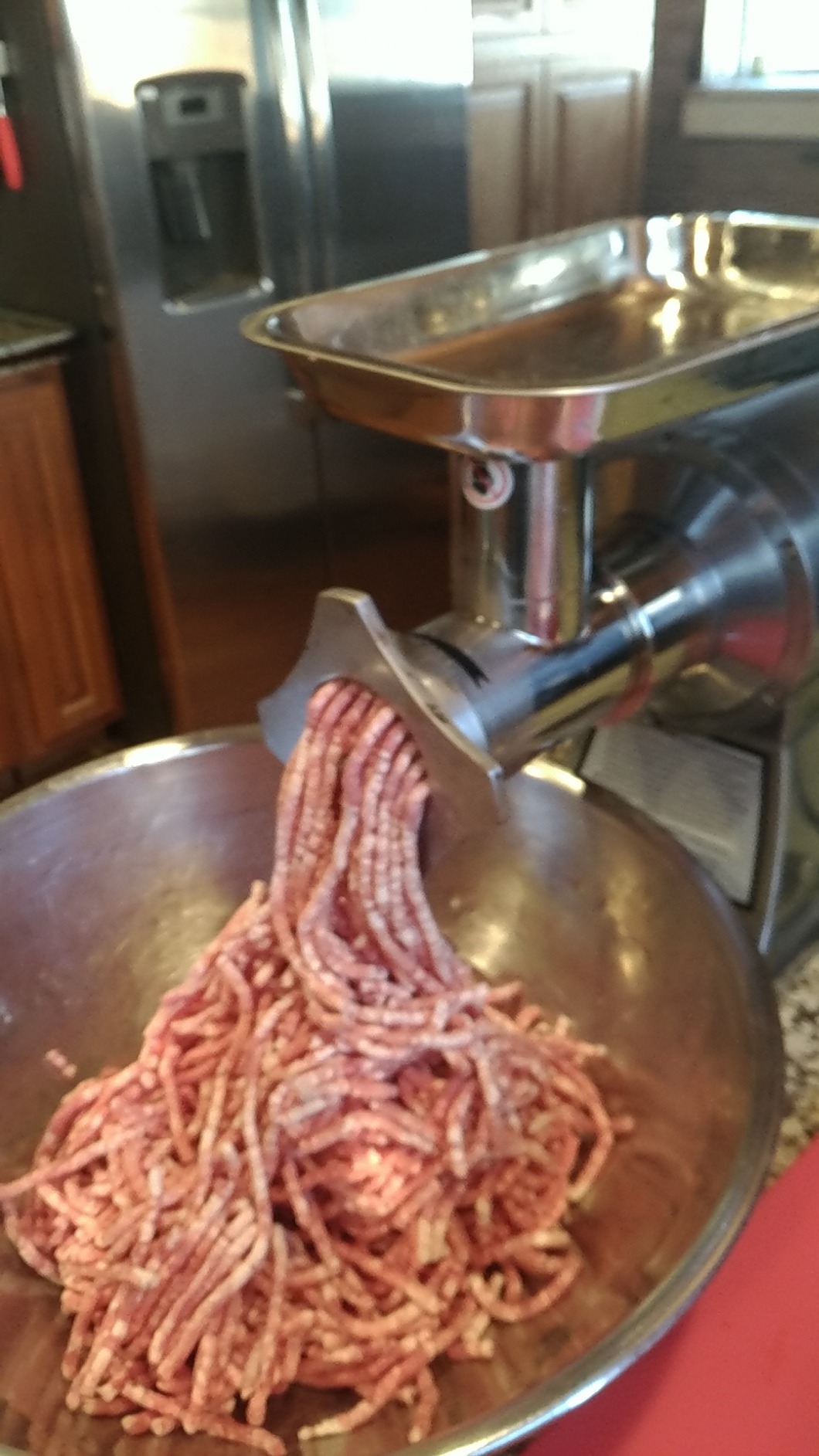 Tangkula Commercial Meat Grinder, 1.5 HP, 1100W, 551LB/h Stainless Steel Electric Sausage Stuffer, Heavy Duty Industrial Meat Mincer customer photo 1