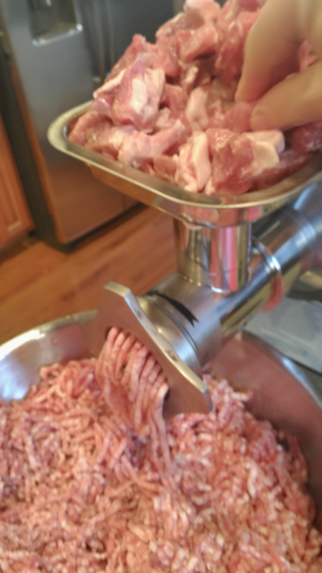 Tangkula Commercial Meat Grinder, 1.5 HP, 1100W, 551LB/h Stainless Steel Electric Sausage Stuffer, Heavy Duty Industrial Meat Mincer customer photo 2