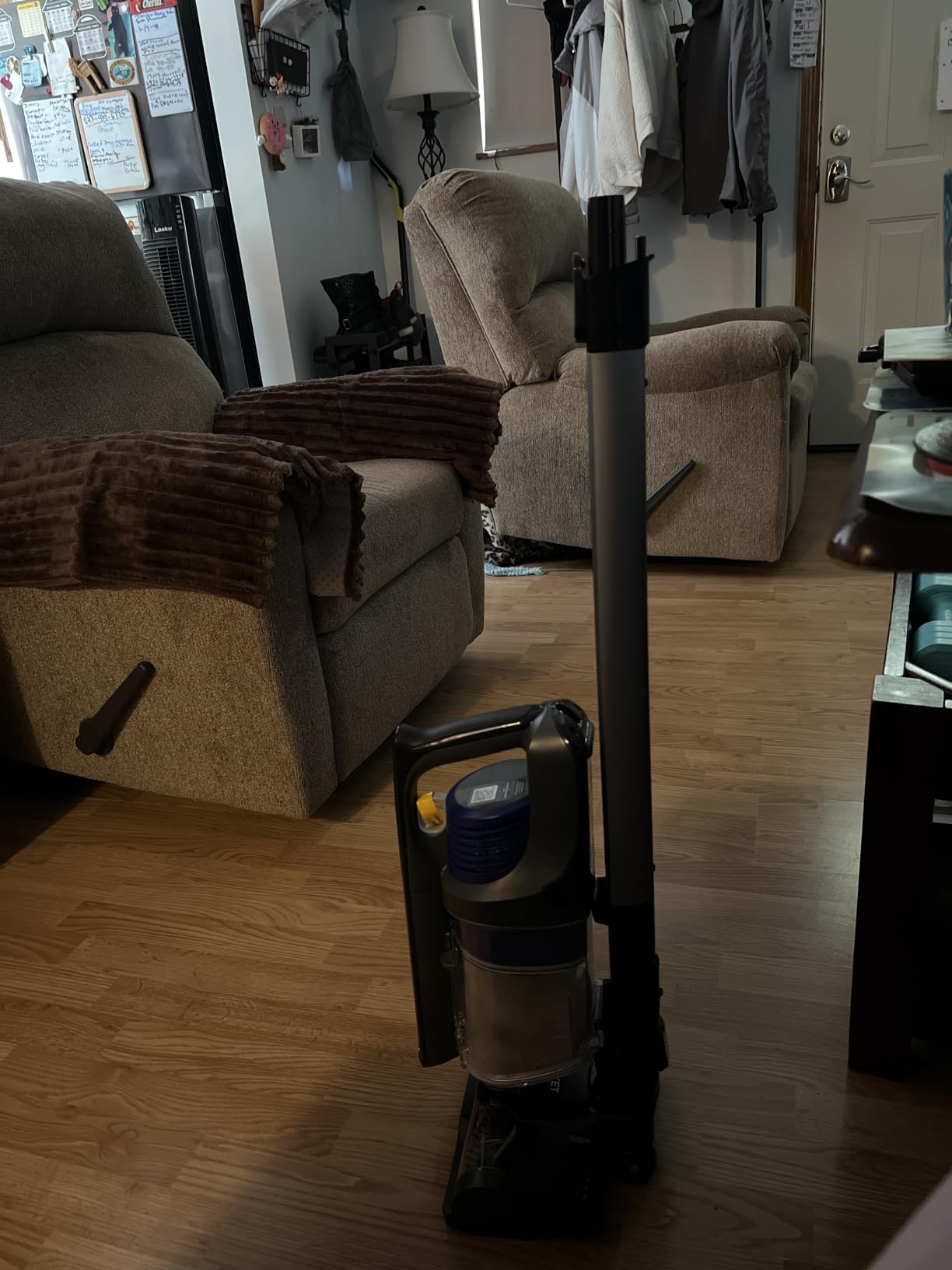 Shark Pet Cordless Stick Vacuum, Grey, IX141 customer photo 1