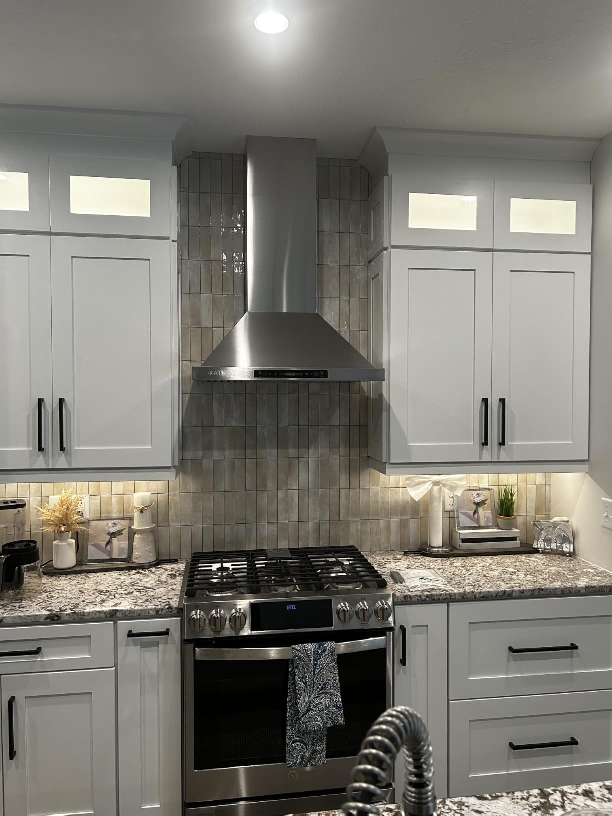 36-inch Wall Mount Range Hood 900 CFM Ducted/Ductless Convertible, Kitchen Chimney Vent Stainless Steel with Gesture Sensing & Touch Control Switch Panel, 2 Pcs Adjustable Lights (IKP02-36) customer photo 1