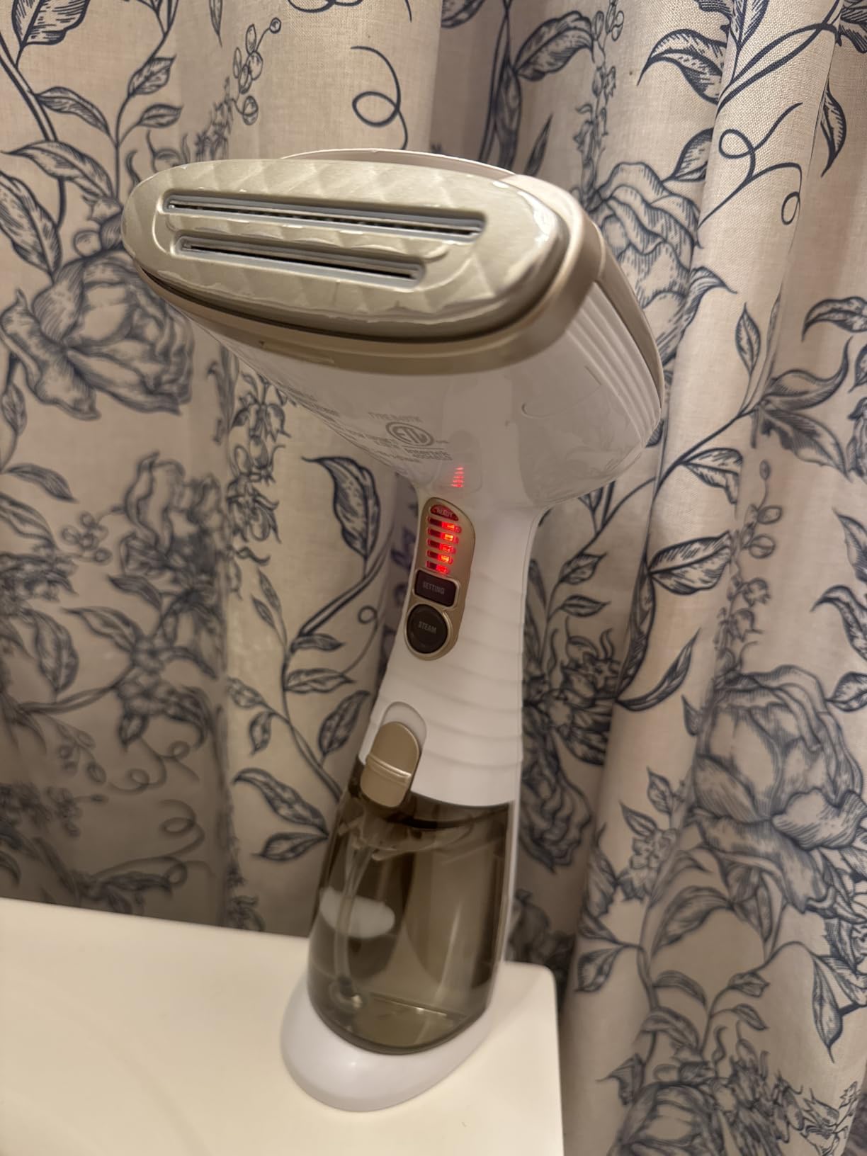Conair Steamer for Clothes & Upholstery, Handheld, 3 Attachments, White customer photo 1