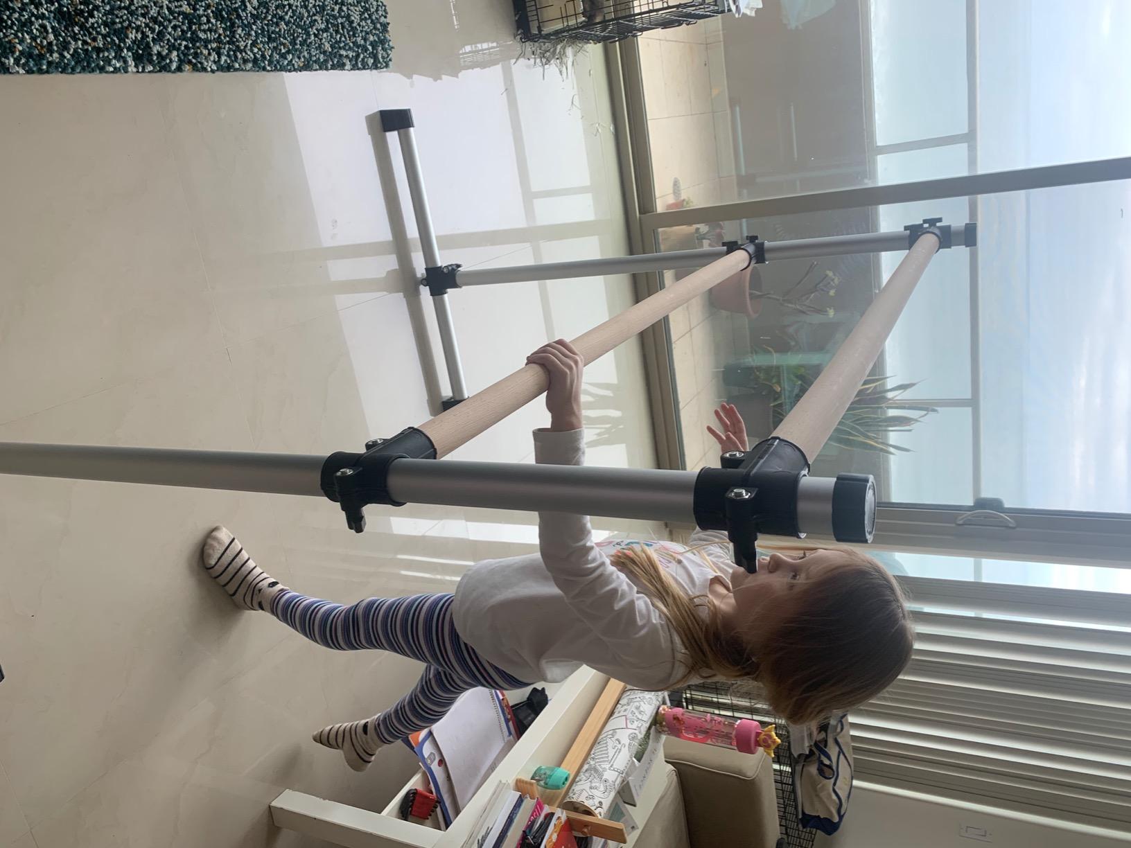 UMEKEN Wood/Aluminum/Steel Ballet Barre 4 Foot Portable Barre Bar Home Adjustable Freestanding Ballet Stretch Dance Bar for Kids Adult with Carry Bag customer photo 2