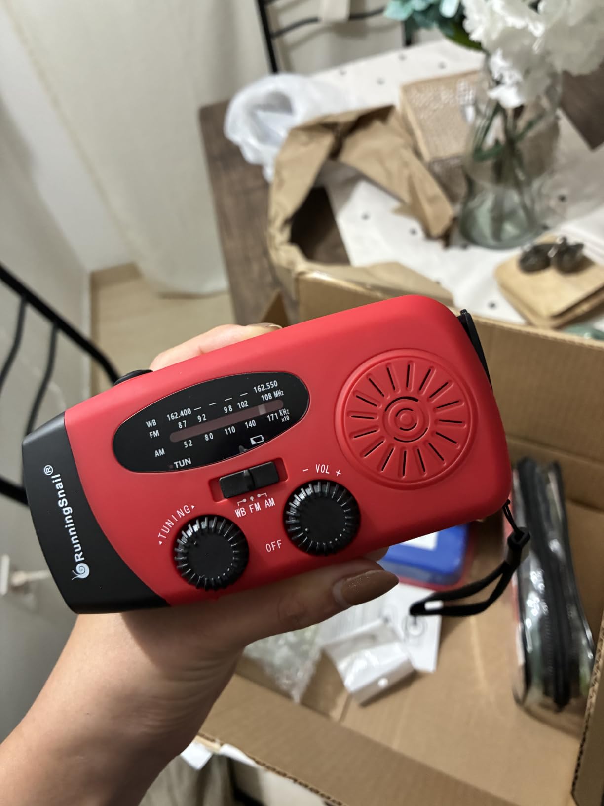 RunningSnail Emergency Crank Radio with 1W 3 Mode Flashlight & Reading Lamp | AM FM NOAA Weather Radio, Solar Power, Hand Crank, 4000mAh Phone Charger, SOS for Home and Emergencies customer photo 1
