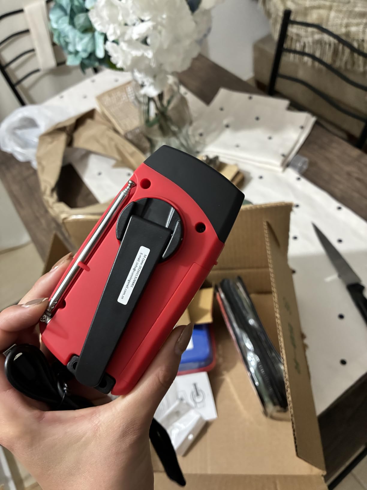 RunningSnail Emergency Crank Radio with 1W 3 Mode Flashlight & Reading Lamp | AM FM NOAA Weather Radio, Solar Power, Hand Crank, 4000mAh Phone Charger, SOS for Home and Emergencies customer photo 2