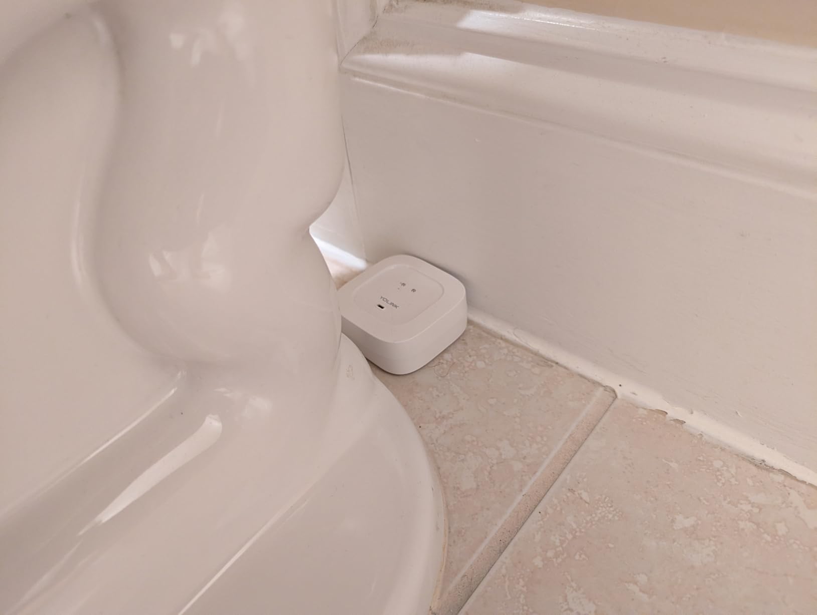 YoLink Water Leak Starter Kit: Hub + 4 Leak Sensor 1 (Silent), LoRa Long-Range, App/SMS/Email Alerts, D2D Offline Triggers, 2 AAA Up to 5-Year Battery, Compatible with Alexa/IFTTT/Home Assistant customer photo 2