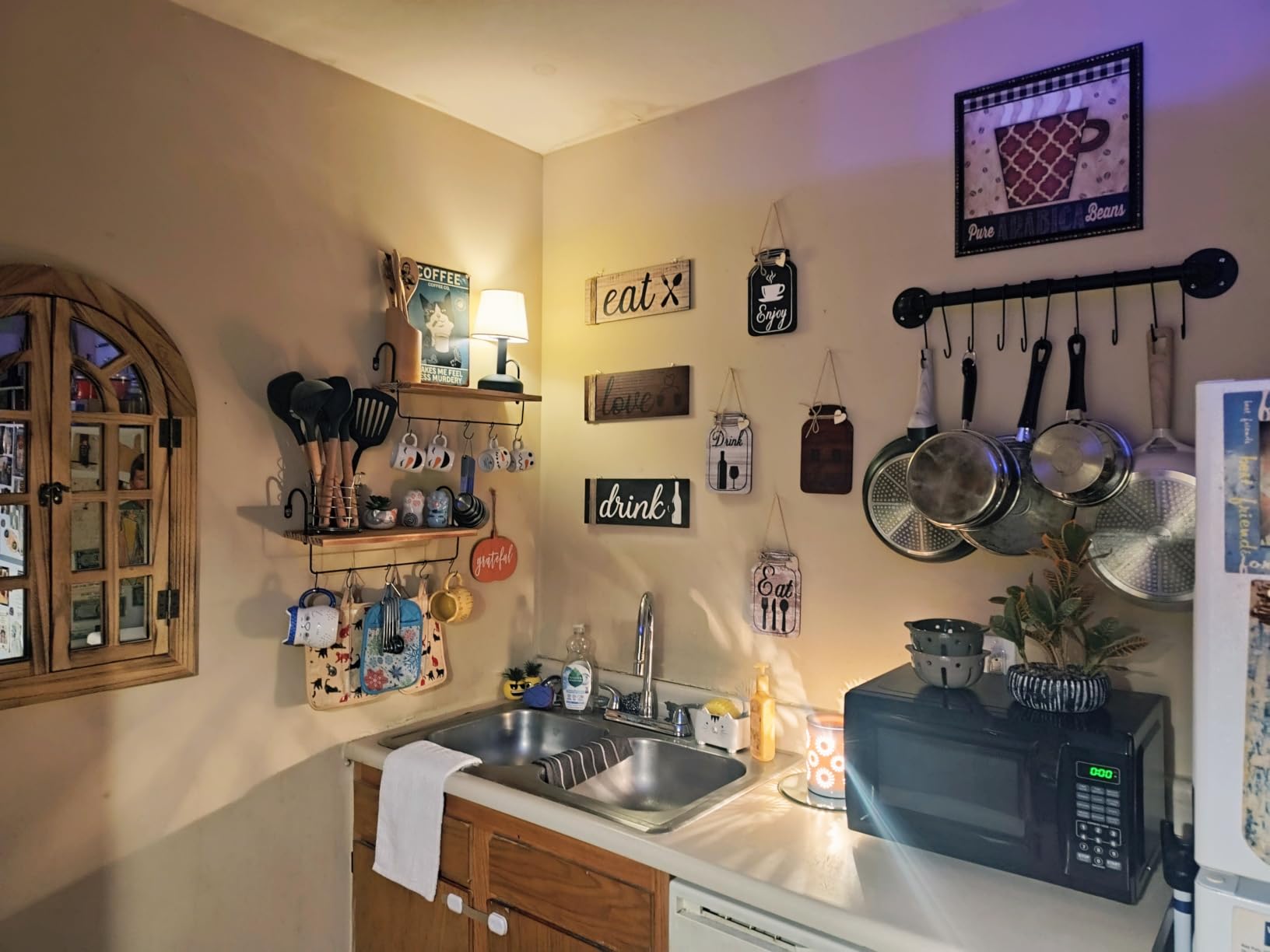 Toplife Wall Mounted Pot Rack, 31.5 inch Kitchen Hanging Rail with 14 Hooks for Pots, Pans, Lids and Utensils, Black customer photo 1