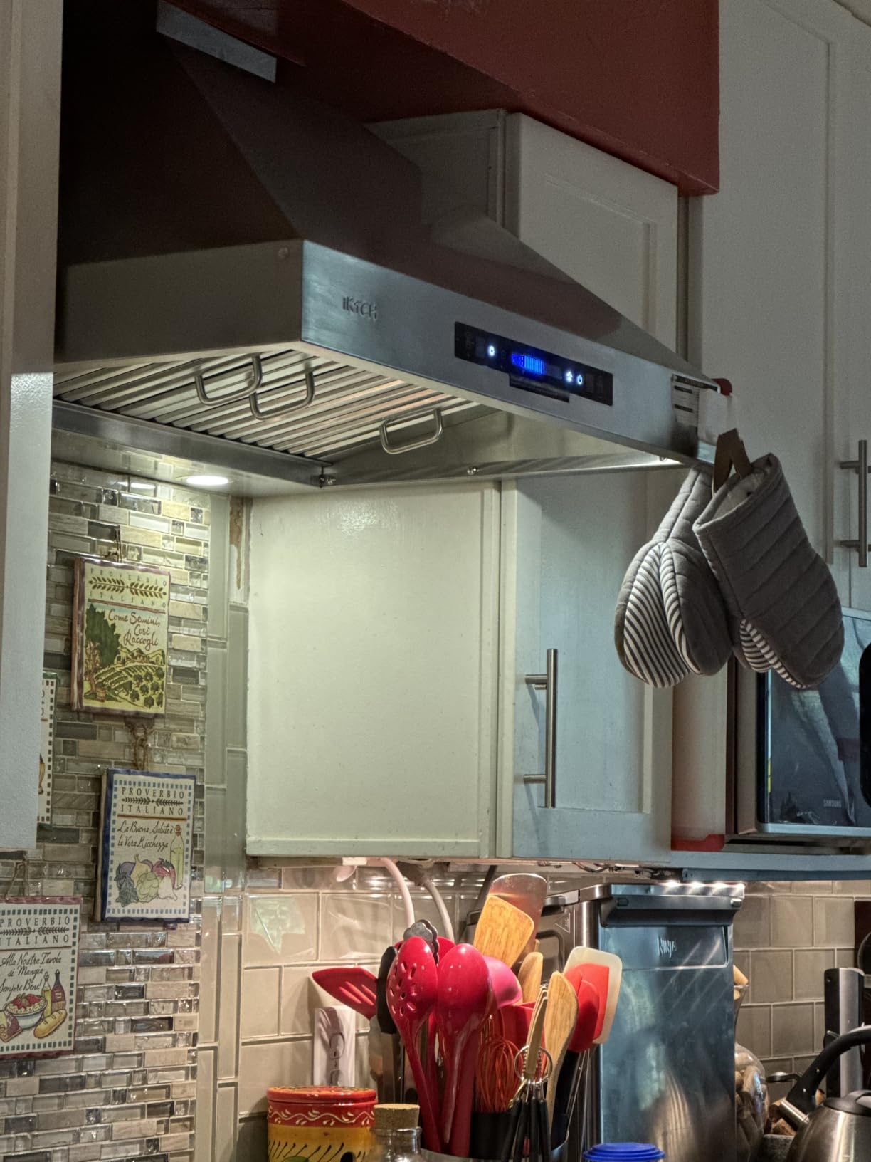 30-inch Wall Mount Range Hood 900 CFM Ducted/Ductless Convertible, Kitchen Chimney Vent Stainless Steel with Gesture Sensing & Touch Control Switch Panel, 4 Pcs Adjustable Lights customer photo 1
