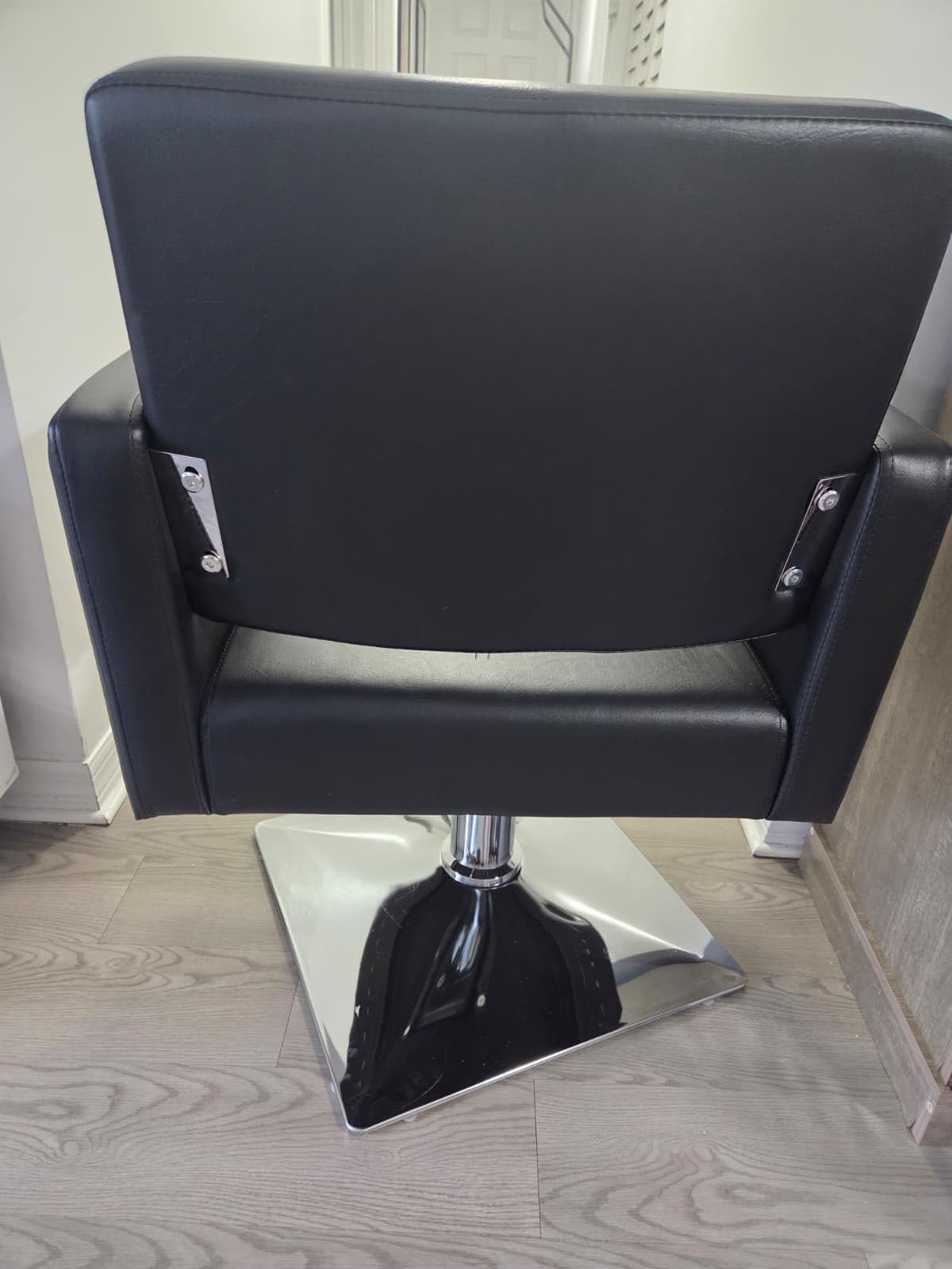 Artist hand Salon Chair for Hair Stylist with Heavy Duty Hydraulic Pump, 360 Degree Rolling Swivel, Height Adjustable, Spa Beauty Equipment, Max Load 330 Lbs customer photo 1