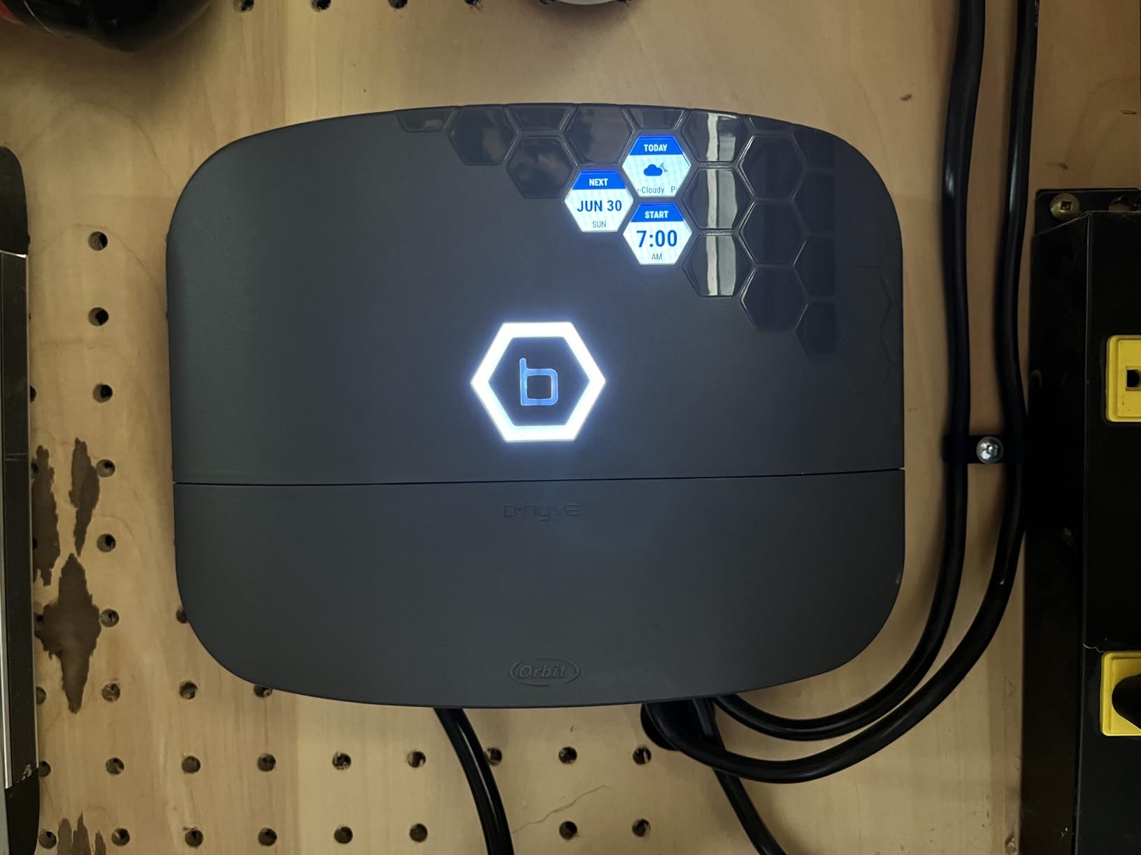 Orbit B-hyve XR Smart Sprinkler Timer - 16-Zone - WiFi-Enabled Indoor/Outdoor Irrigation Controller customer photo 1