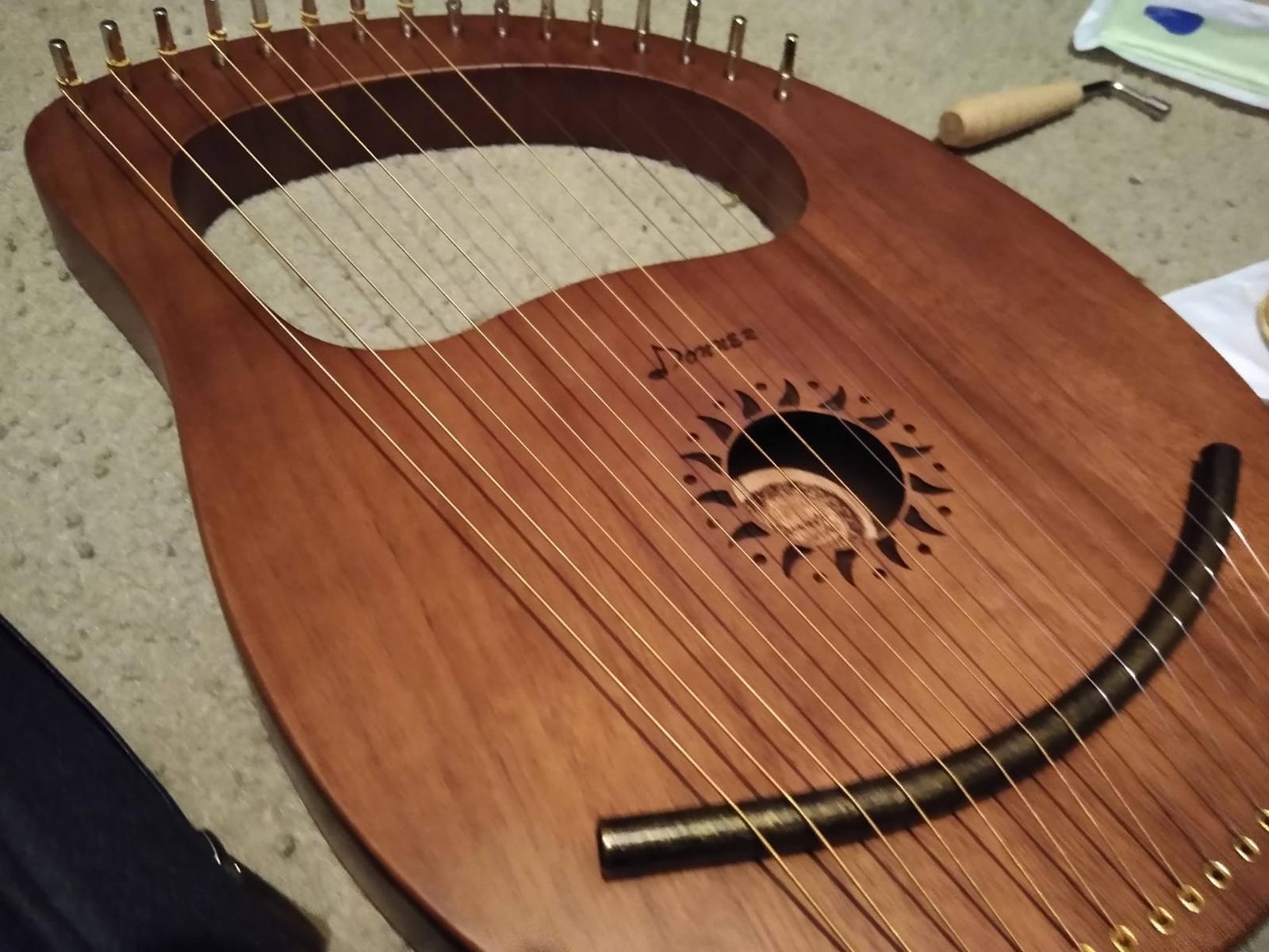Donner 16-String Mahogany Lyre Harp Beginners Kit, Classic Greece, DLH-003 customer photo 2