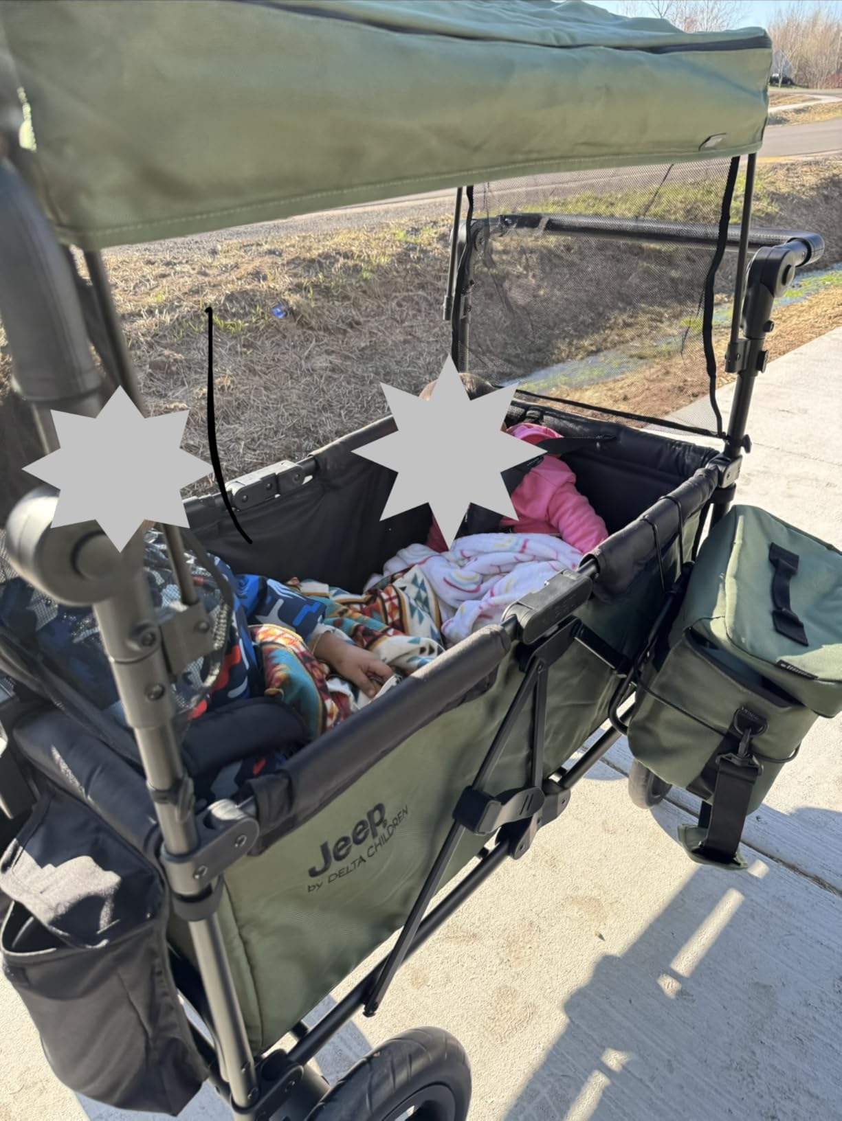 Jeep Deluxe Wrangler Stroller Wagon with Cooler Bag and Parent Organizer by Delta Children, Black/Green customer photo 1
